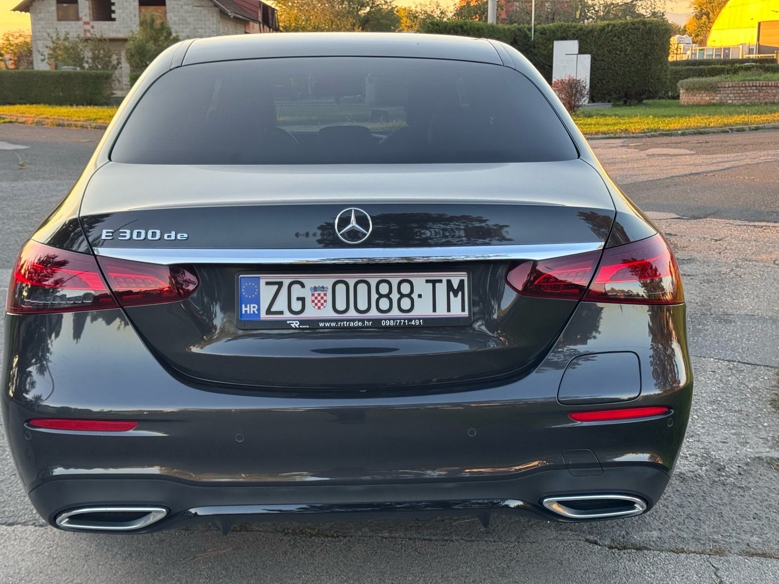 MERCEDES BENZ E-300de , AMG -PAKET , 46000 KM , TOP STANJE KAO NOV, fotografija 9