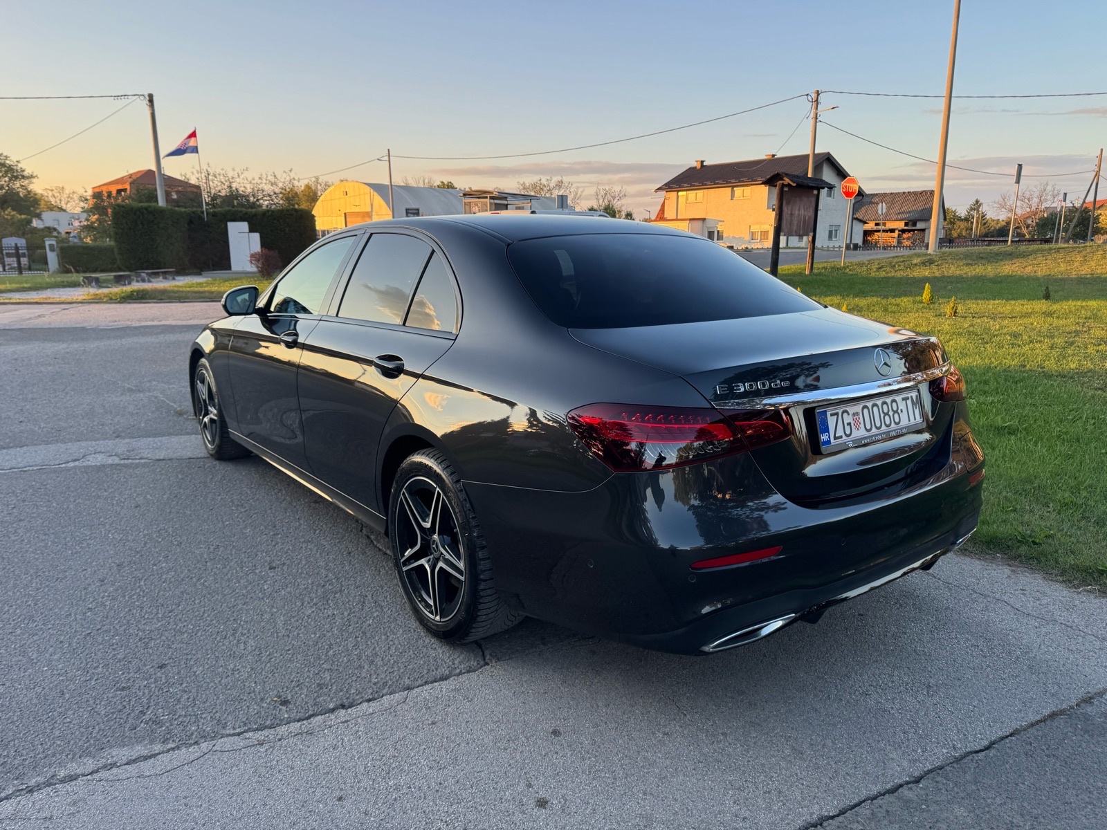 MERCEDES BENZ E-300de , AMG -PAKET , 46000 KM , TOP STANJE KAO NOV, fotografija 10