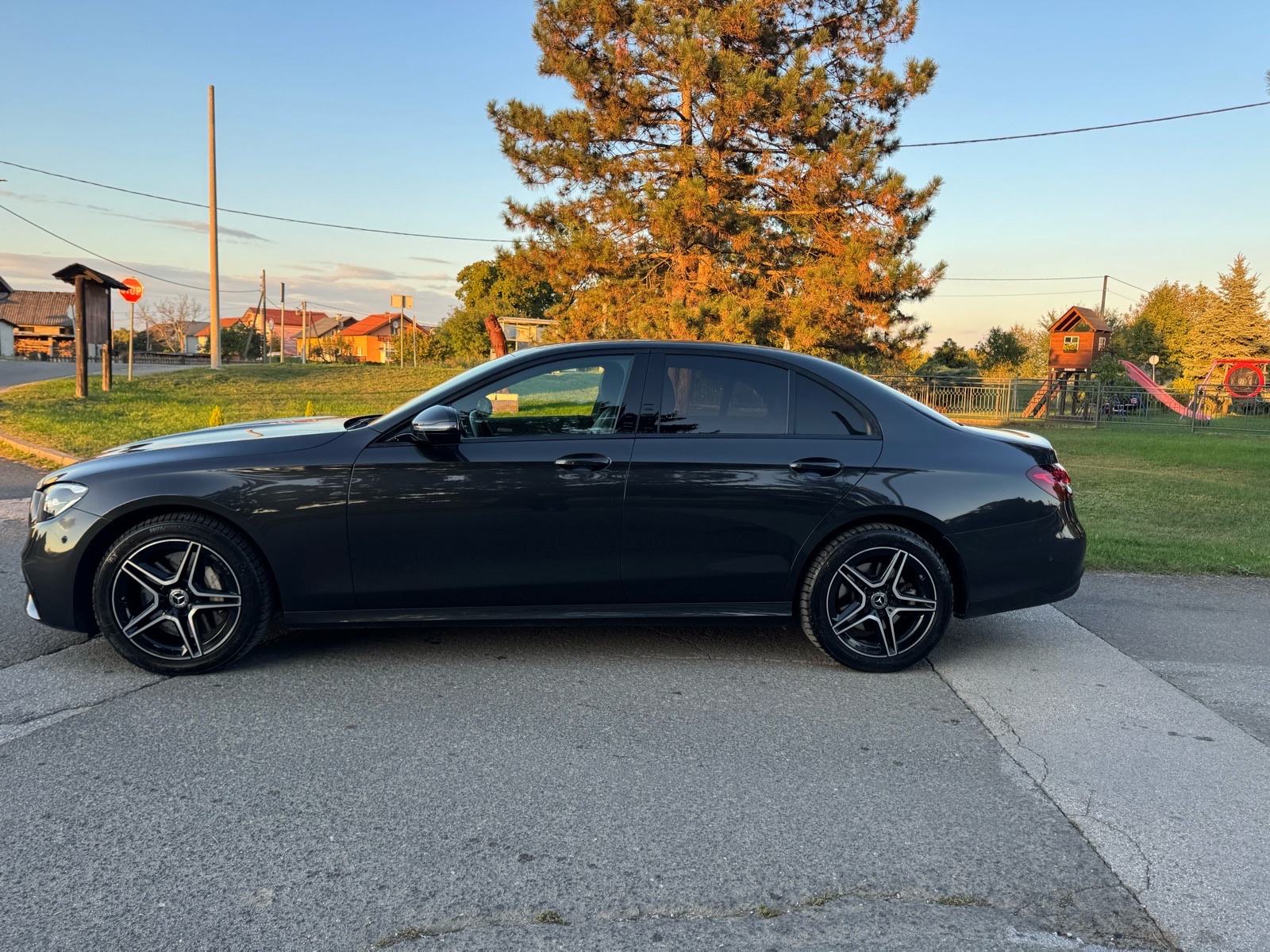 MERCEDES BENZ E-300de , AMG -PAKET , 46000 KM , TOP STANJE KAO NOV, fotografija 11