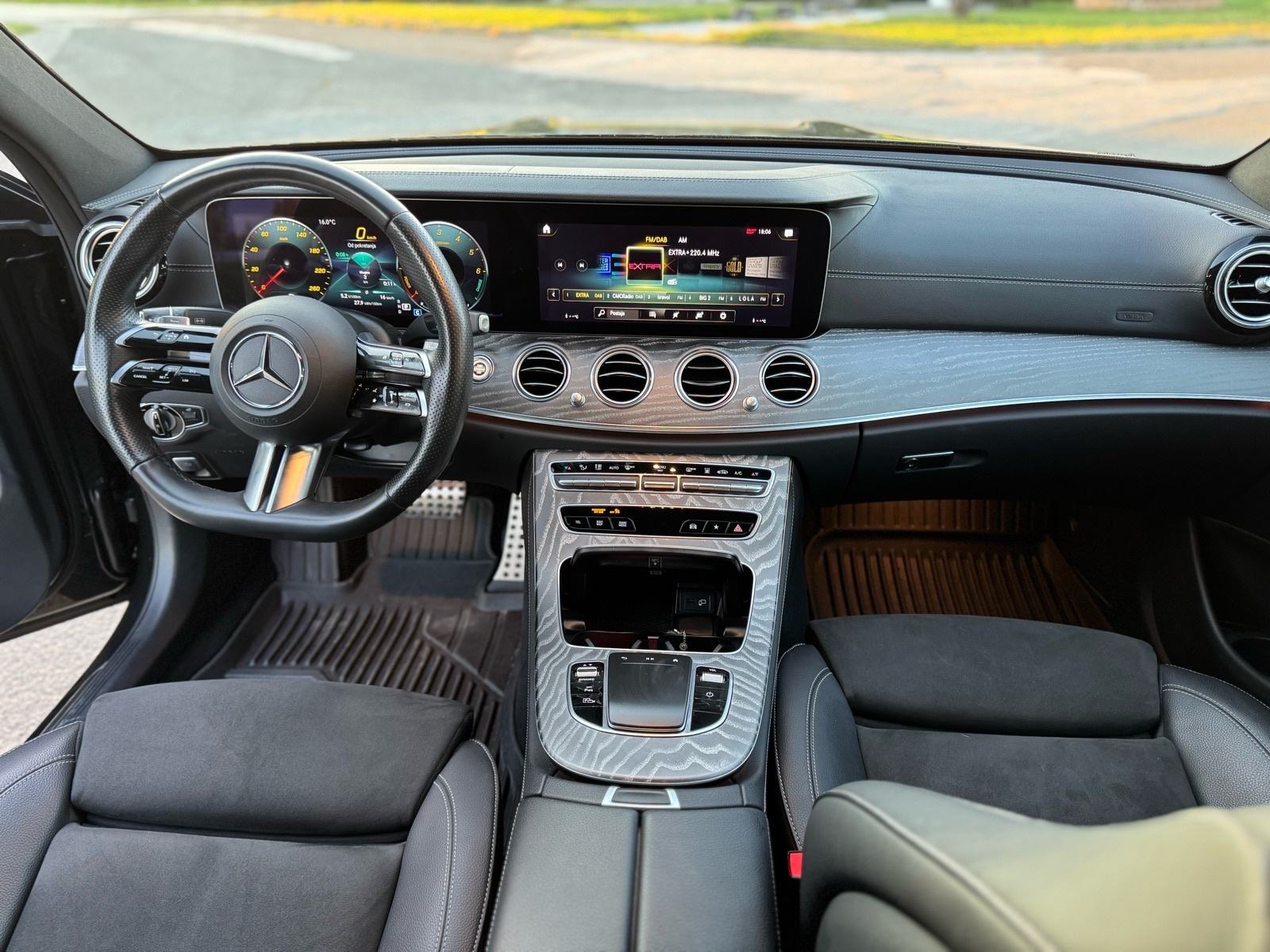 MERCEDES BENZ E-300de , AMG -PAKET , 46000 KM , TOP STANJE KAO NOV, fotografija 16