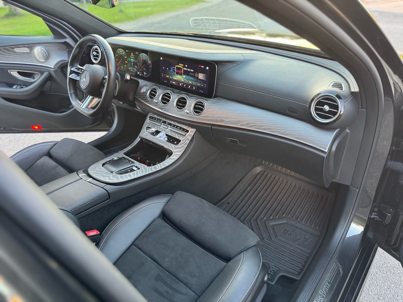 MERCEDES BENZ E-300de , AMG -PAKET , 46000 KM , TOP STANJE KAO NOV, fotografija 17