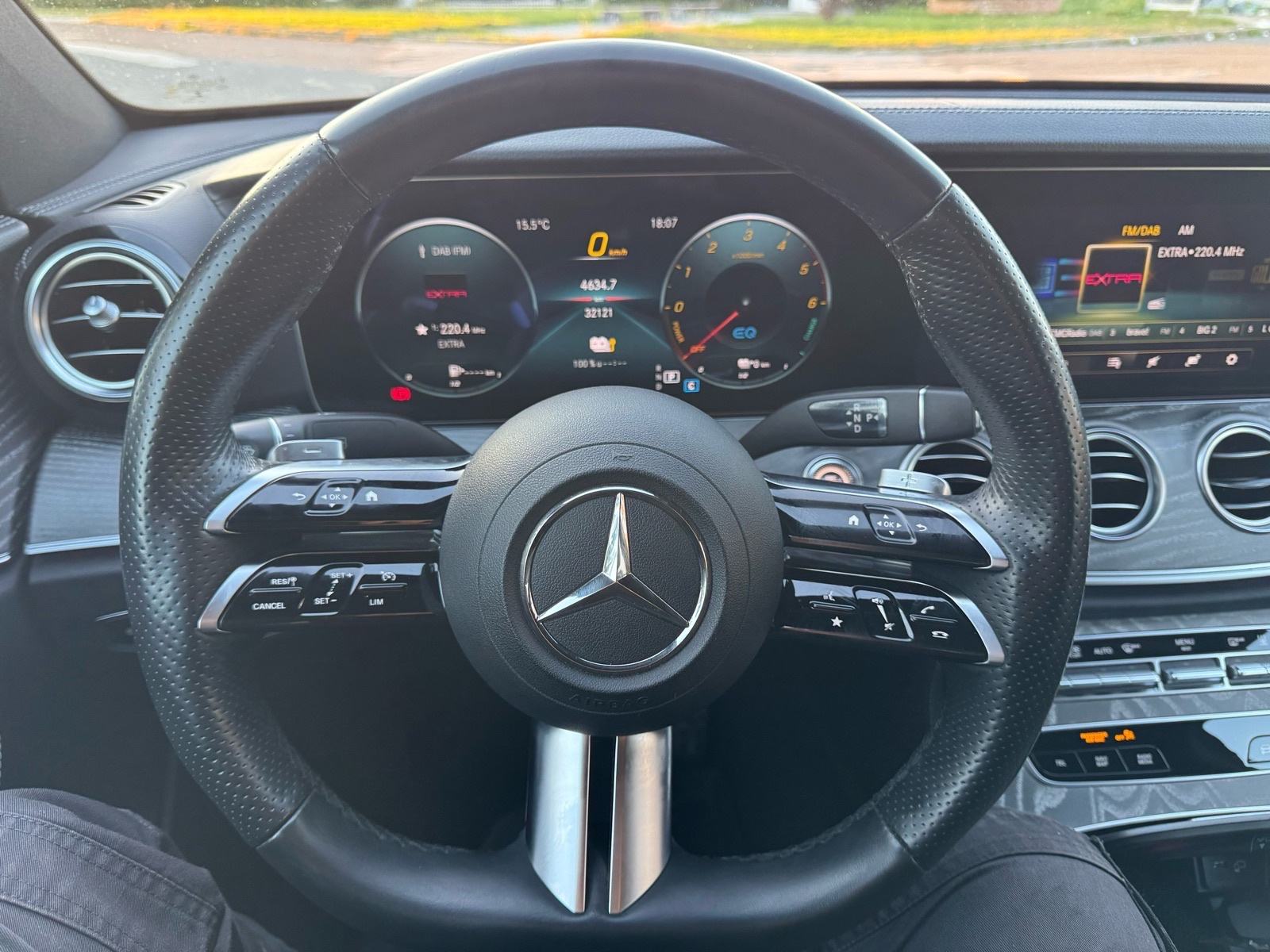 MERCEDES BENZ E-300de , AMG -PAKET , 46000 KM , TOP STANJE KAO NOV, fotografija 18