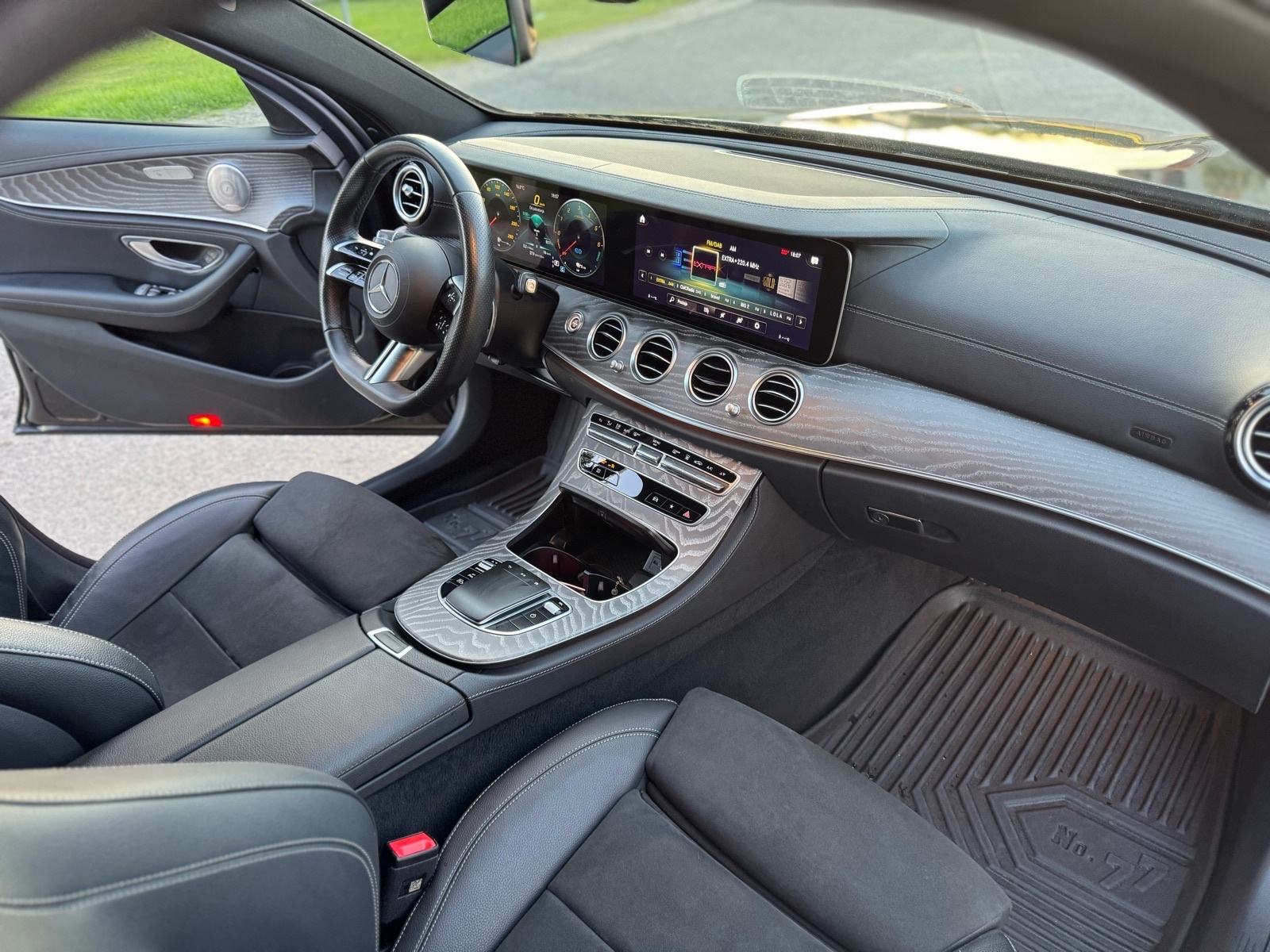 MERCEDES BENZ E-300de , AMG -PAKET , 46000 KM , TOP STANJE KAO NOV, fotografija 15