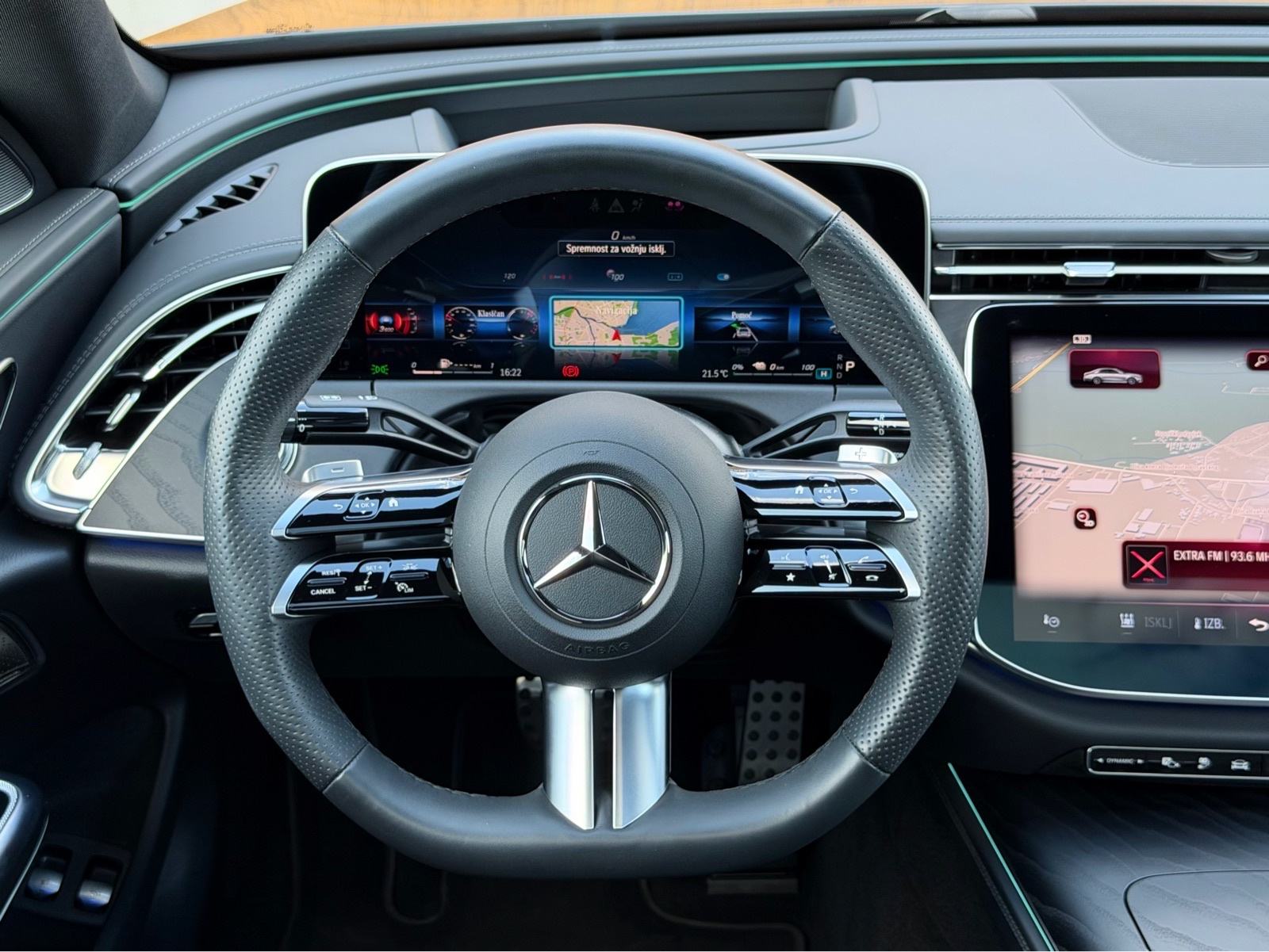 MERCEDES-BENZ E 300e AMG, 360 KAMERA, BURMESTER, PANORAMA, ZRAČNI, fotografija 13
