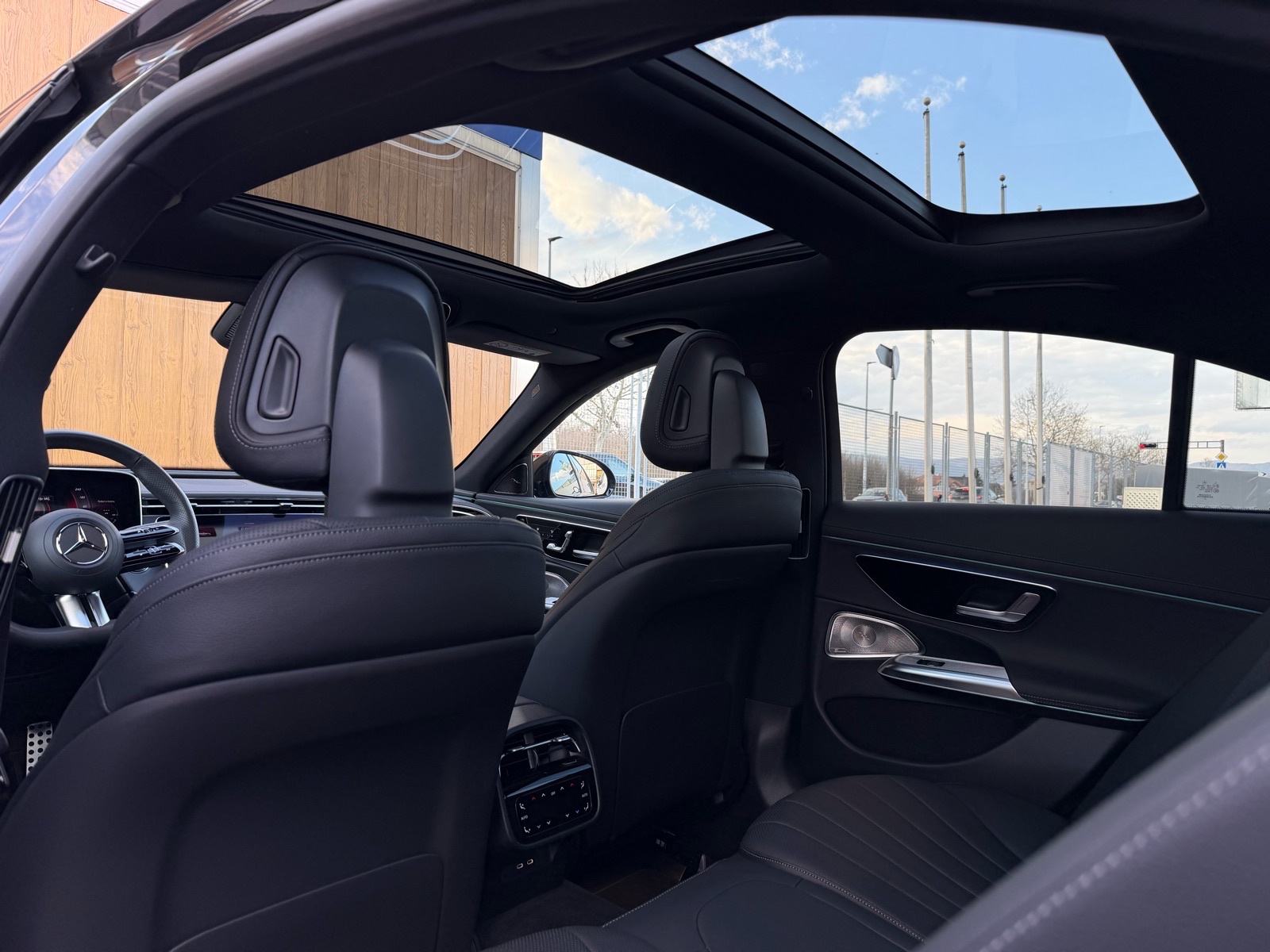 MERCEDES-BENZ E 300e AMG, 360 KAMERA, BURMESTER, PANORAMA, ZRAČNI, fotografija 19