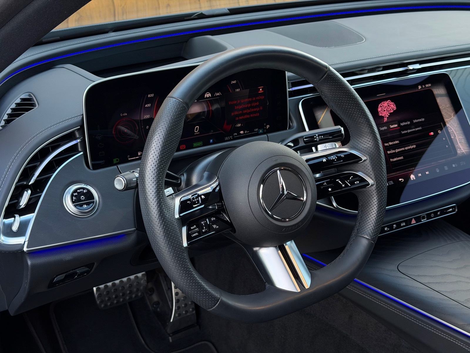 MERCEDES-BENZ E 300e AMG, 360 KAMERA, BURMESTER, PANORAMA, ZRAČNI, fotografija 11