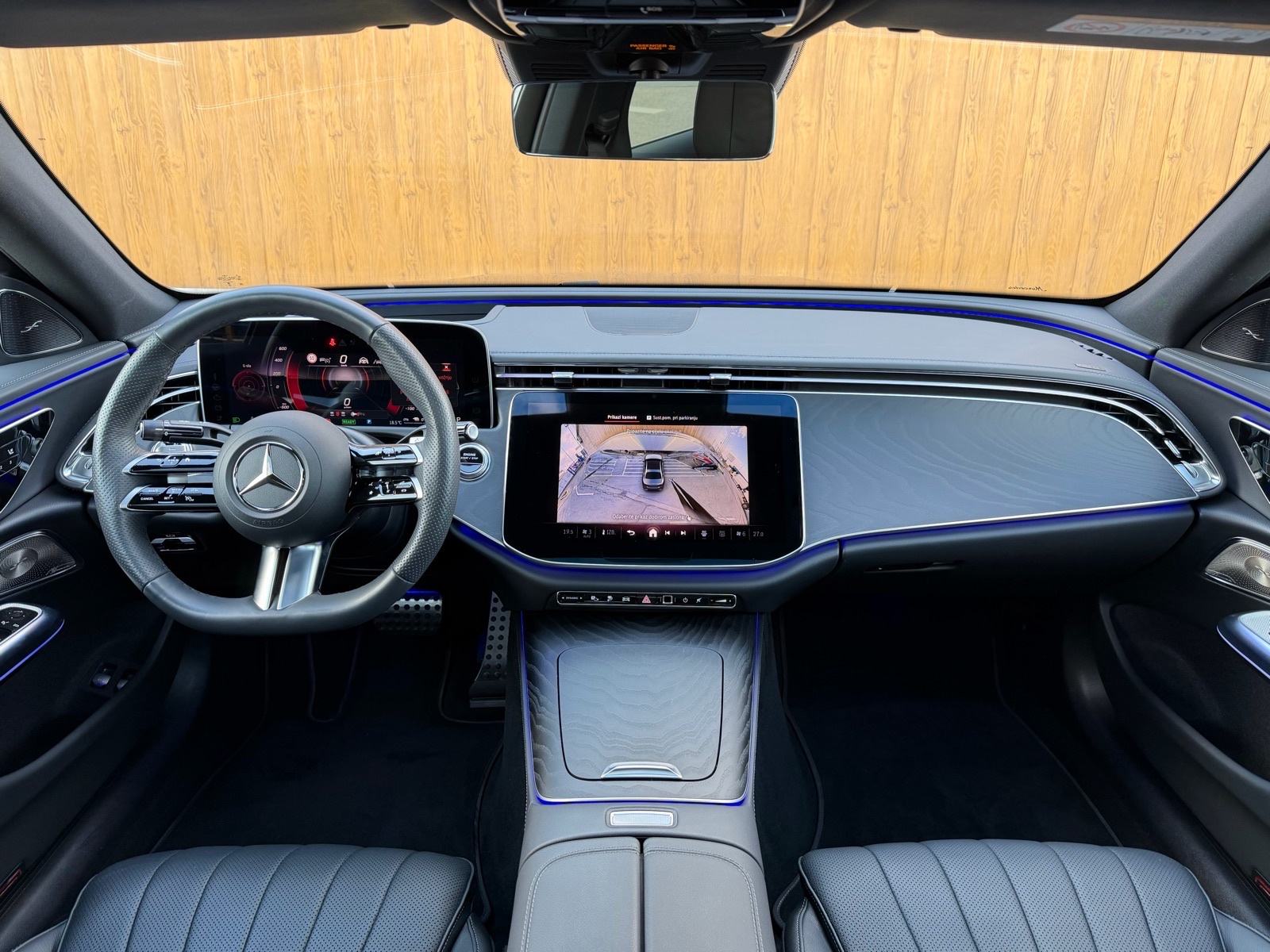 MERCEDES-BENZ E 300e AMG, 360 KAMERA, BURMESTER, PANORAMA, ZRAČNI, fotografija 12