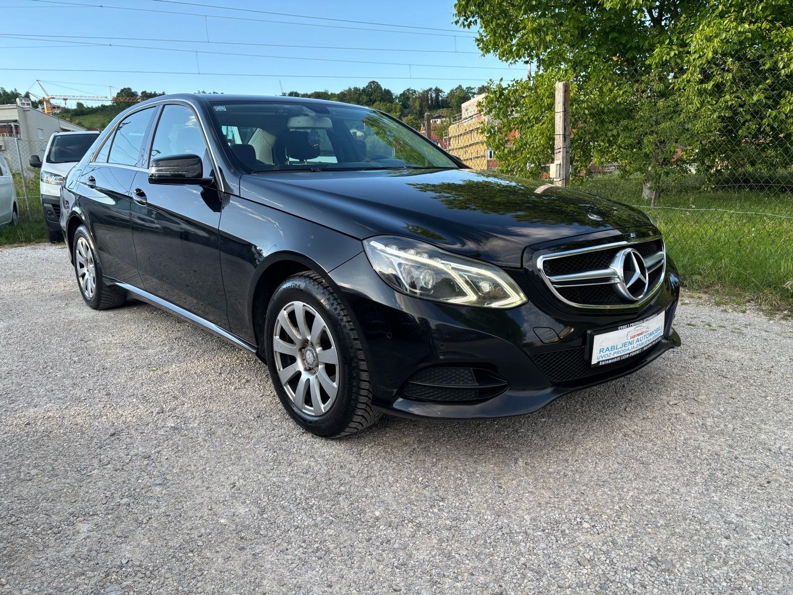 Mercedes-Benz E-klasa 200 CDI-NAVI-AUTO KLIMA-ALU-TEMPOMAT-MFV-KARTICE, pogled izvana - slika 4