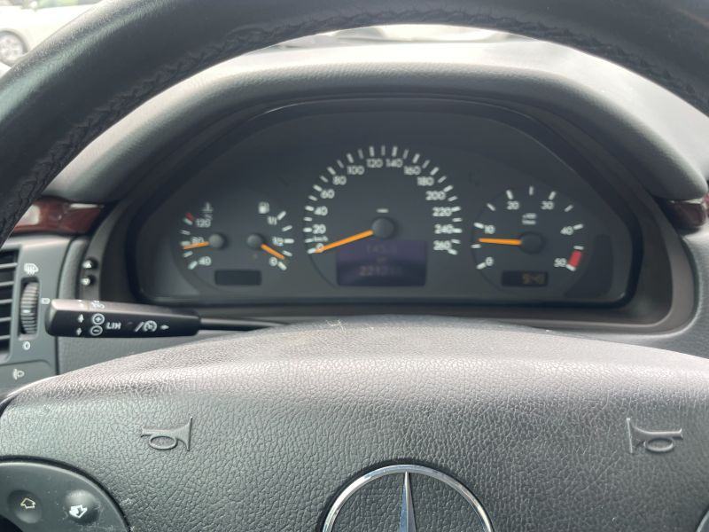 Mercedes-Benz E-klasa 200 CDI * SERVISNA * 1.VLASNIK * REG DO 10/2026, fotografija 13