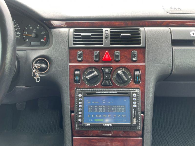 Mercedes-Benz E-klasa 200 CDI * SERVISNA * 1.VLASNIK * REG DO 10/2026, fotografija 15