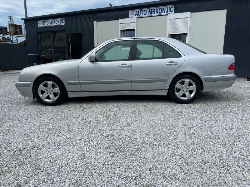 Mercedes-Benz E-klasa 200 CDI * SERVISNA * 1.VLASNIK * REG DO 10/2026, fotografija 7