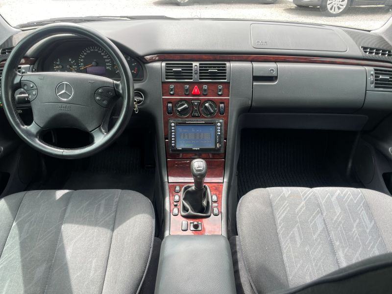 Mercedes-Benz E-klasa 200 CDI * SERVISNA * 1.VLASNIK * REG DO 10/2026, fotografija 8