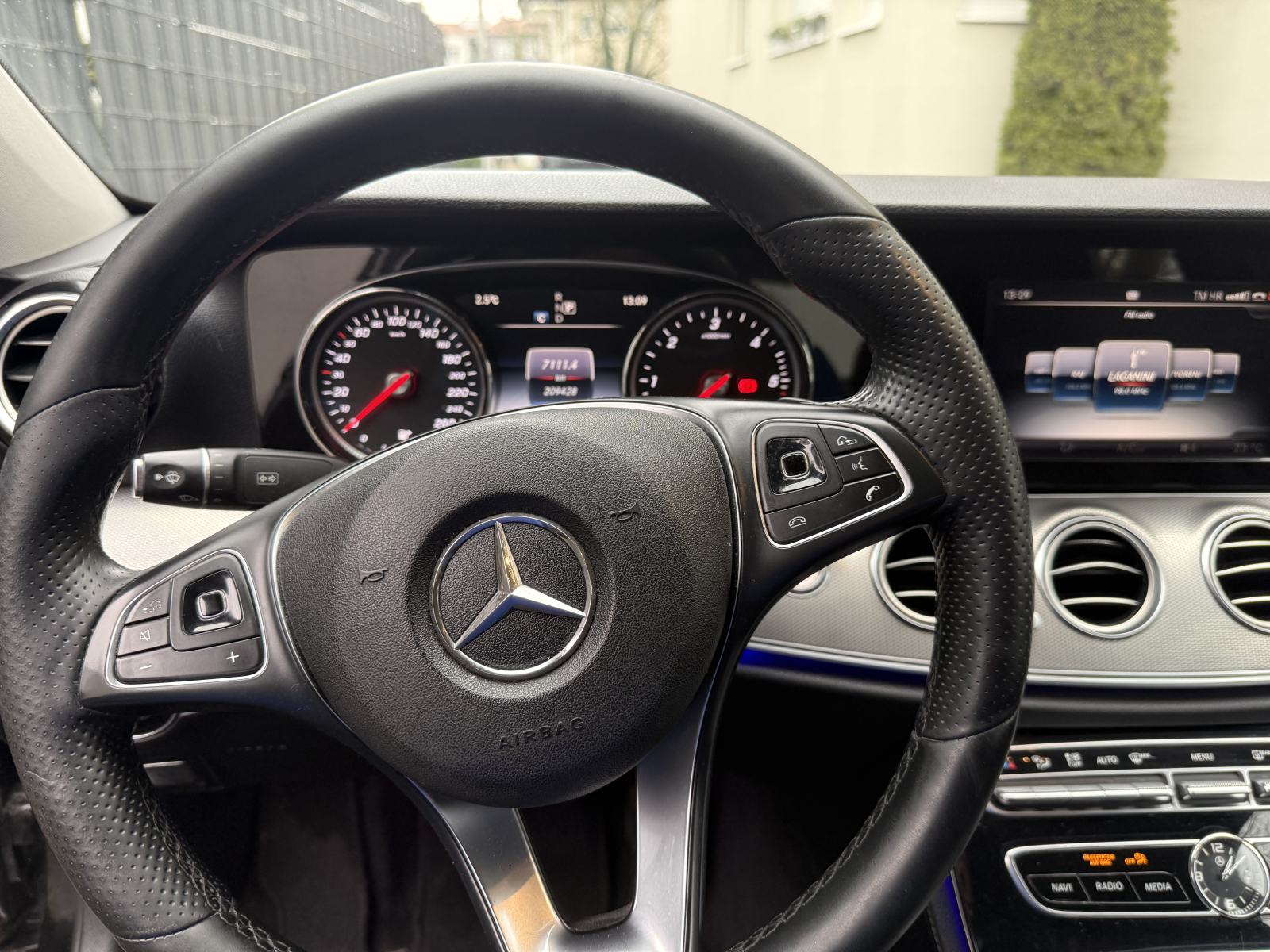 Mercedes-Benz E-klasa 200 D 9G W213 Odličan, fotografija 10