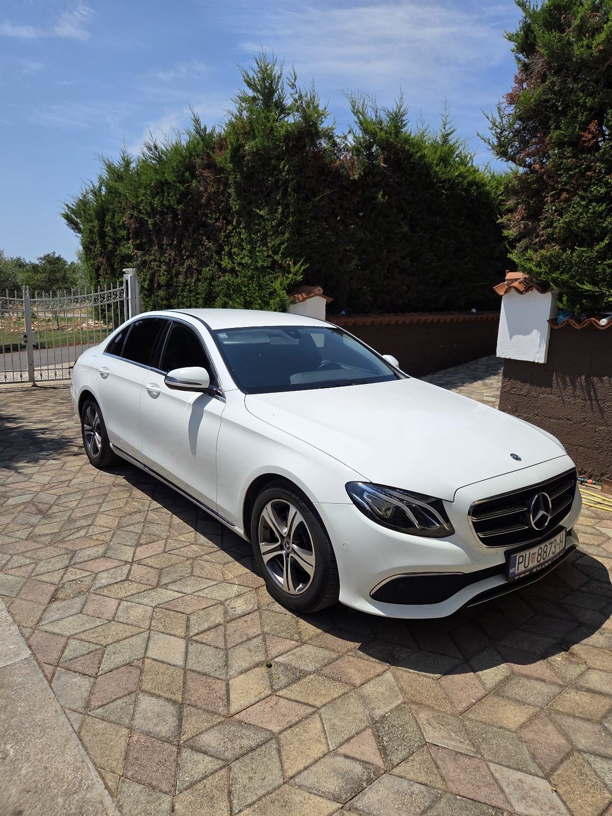 Mercedes-Benz E-klasa 200 D automatik, fotografija 1