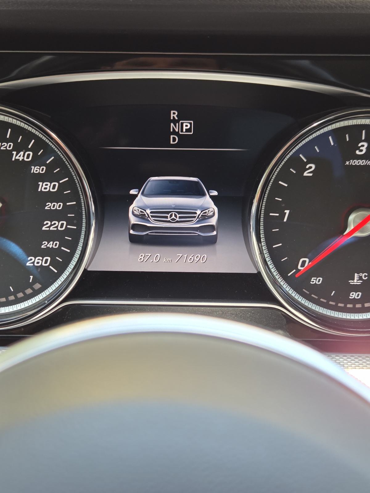 Mercedes-Benz E-klasa 200 D automatik, fotografija 12