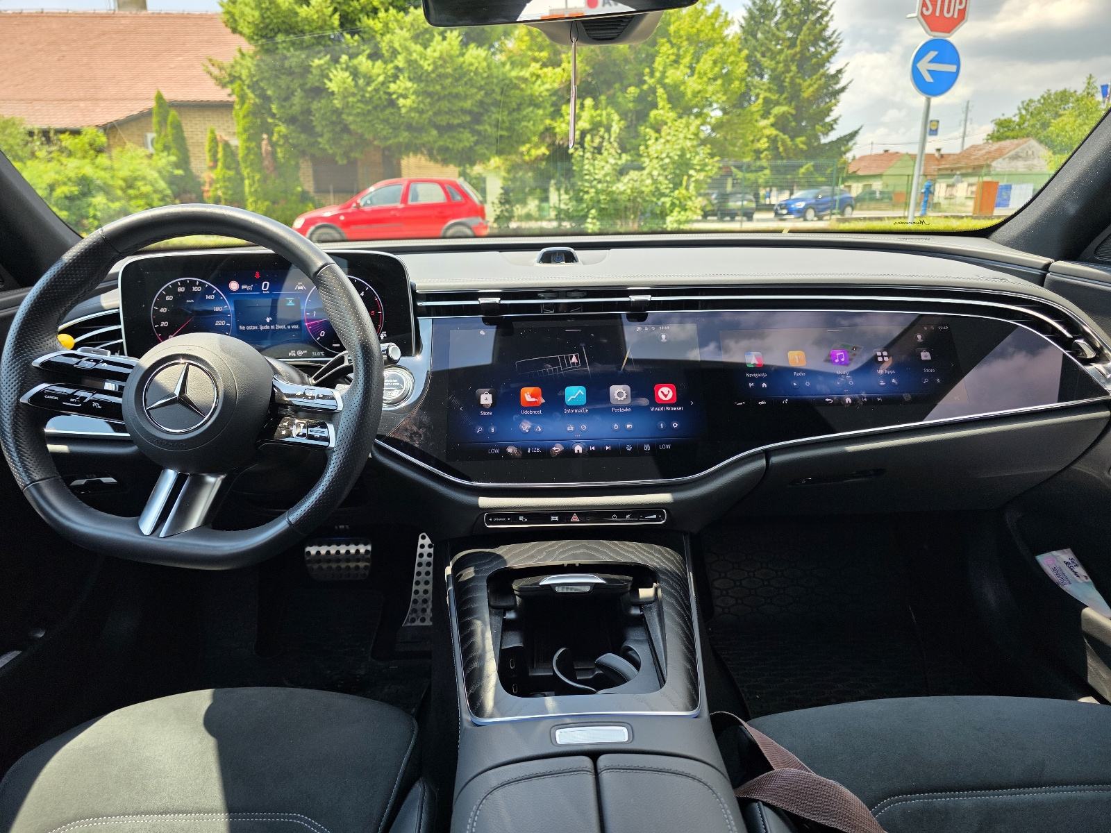 Mercedes-Benz E-klasa 220 4MATIC AMG automatik, fotografija 5