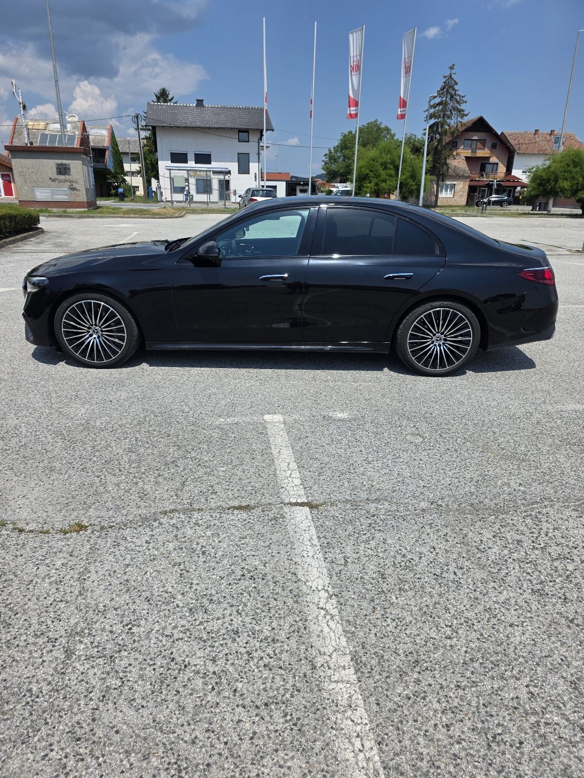 Mercedes-Benz E-klasa 220 4MATIC AMG automatik, fotografija 4