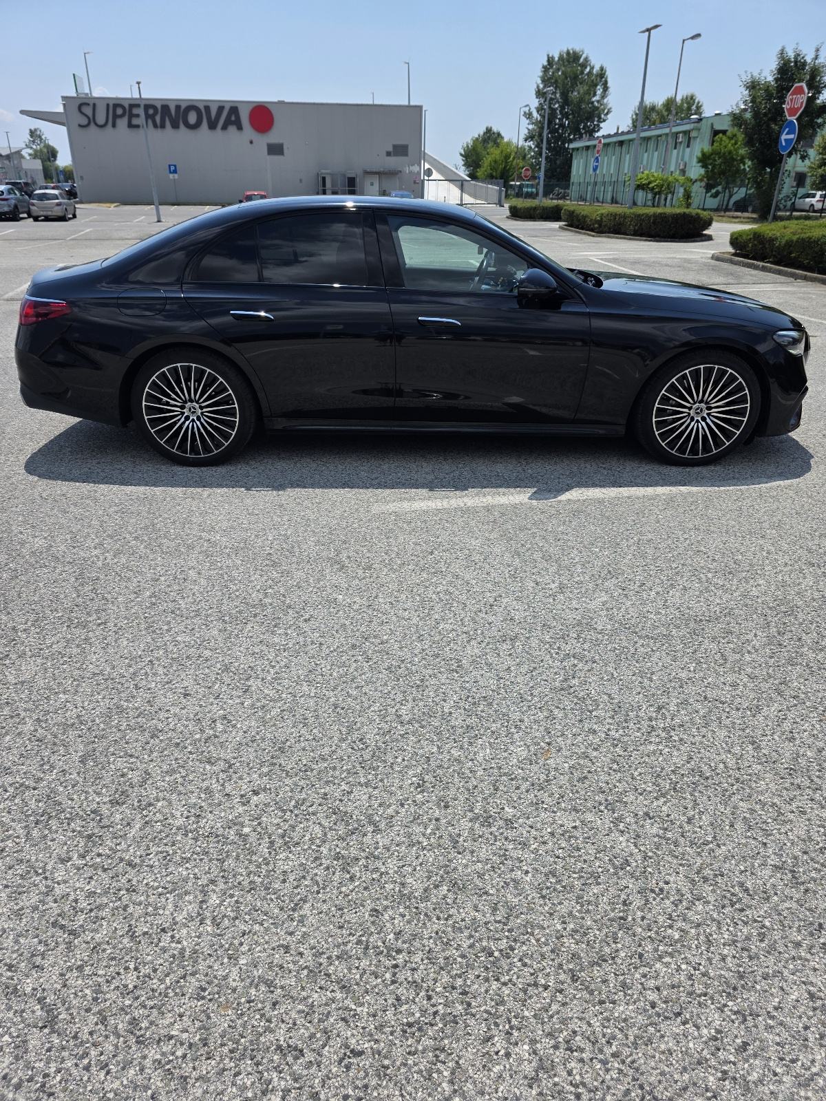 Mercedes-Benz E-klasa 220 4MATIC AMG automatik, fotografija 3
