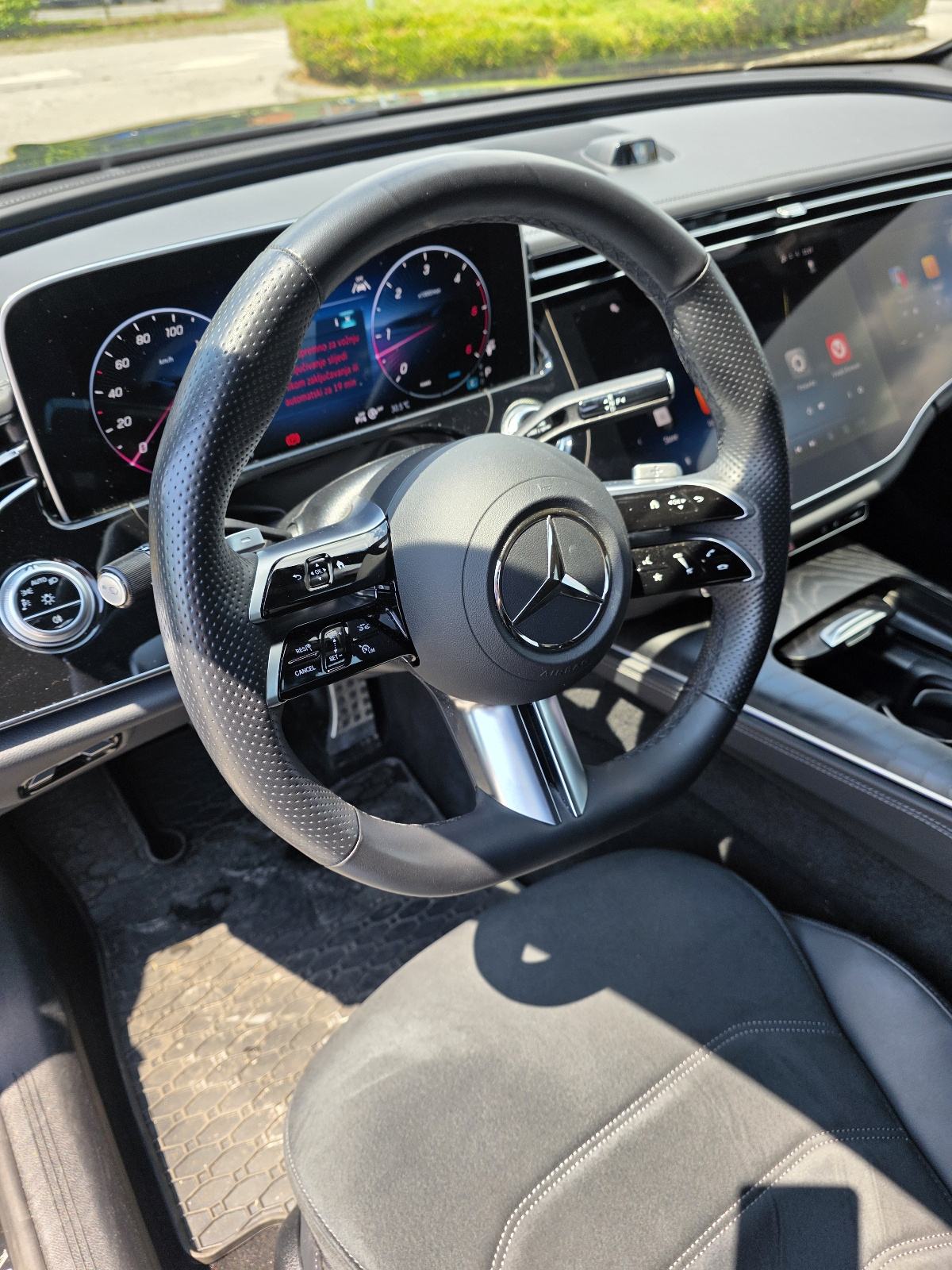 Mercedes-Benz E-klasa 220 4MATIC AMG automatik, fotografija 6