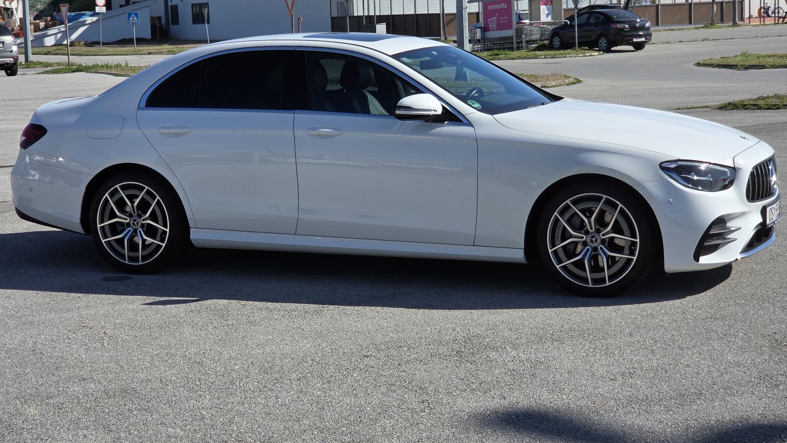 Mercedes-Benz E-klasa 220 AMG 65TKM LED NAVI KAMER ŠIBER, fotografija 6