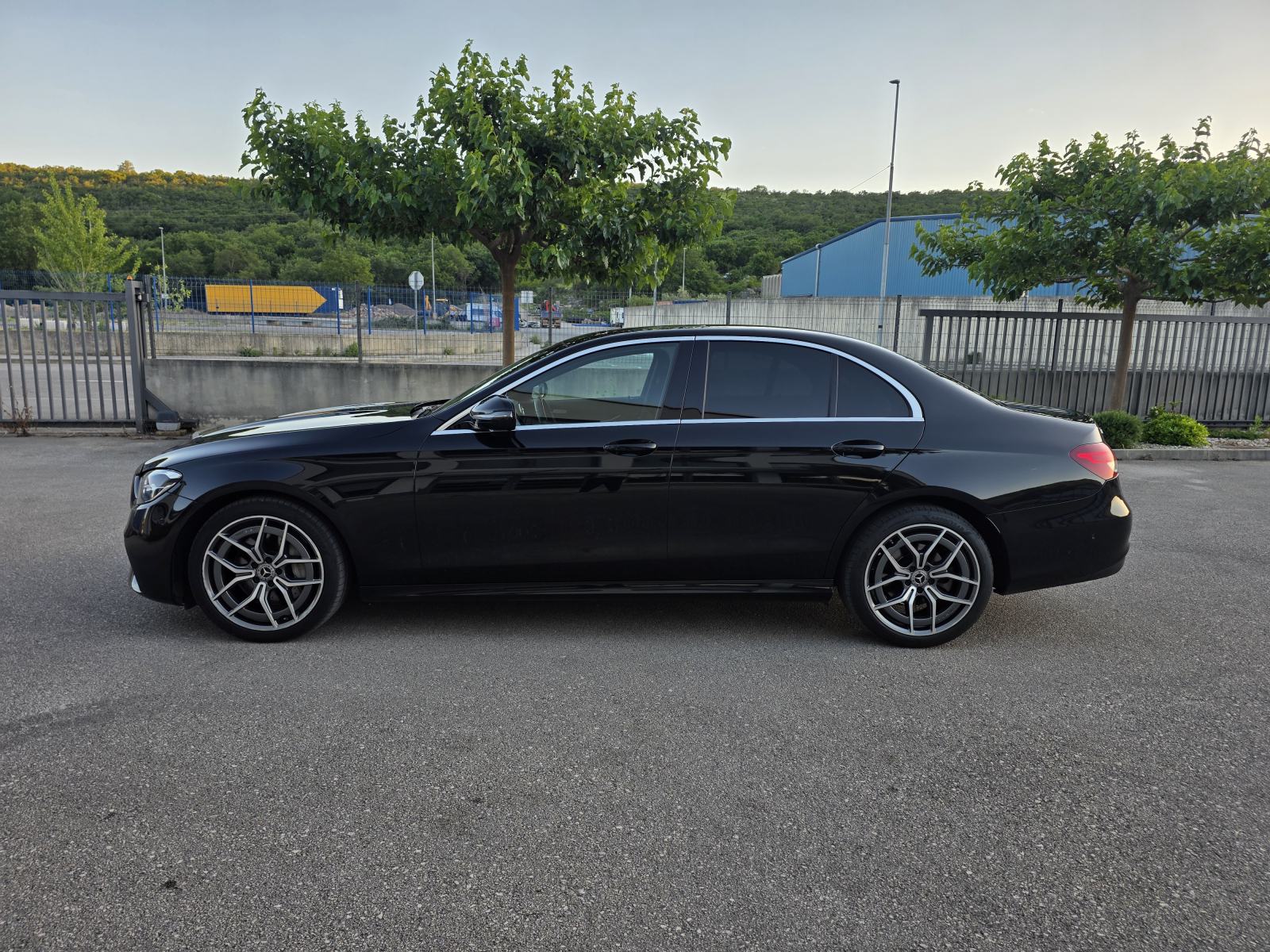 Mercedes-Benz E-klasa 220 4MATIC AMG, Šiber, Widescreen, 19, fotografija 2