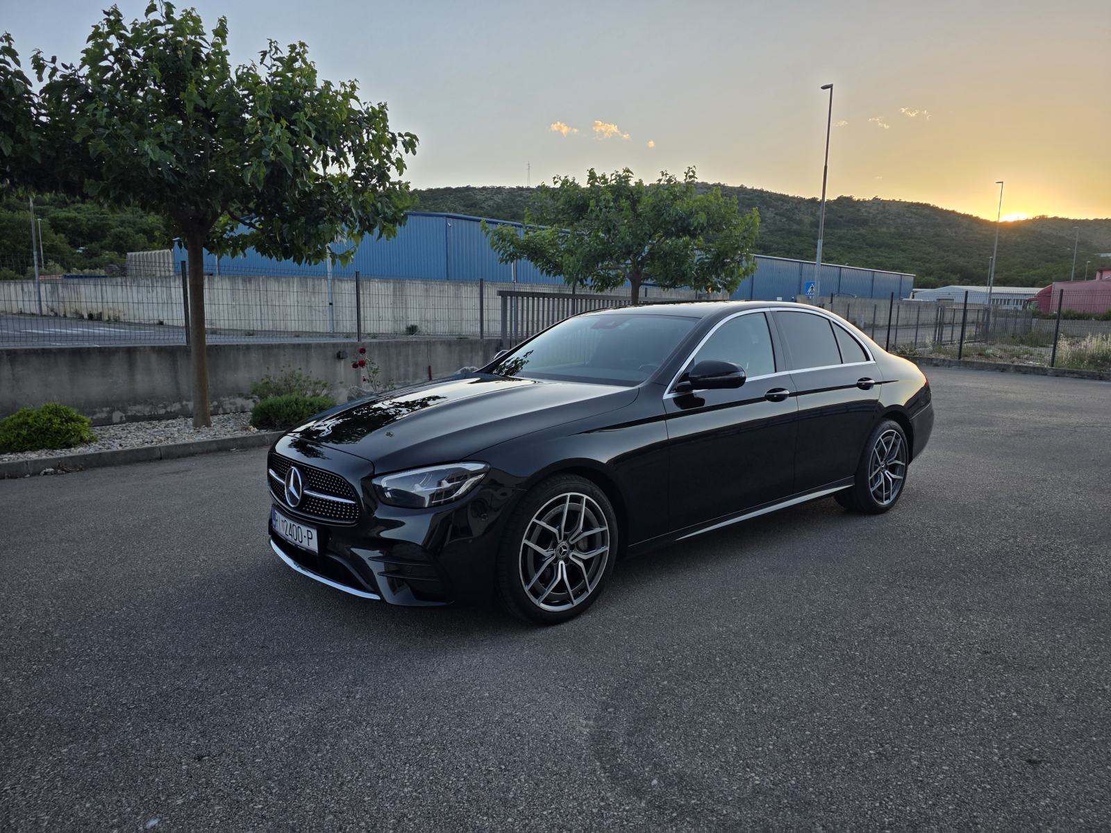 Mercedes-Benz E-klasa 220 4MATIC AMG, Šiber, Widescreen, 19, fotografija 3