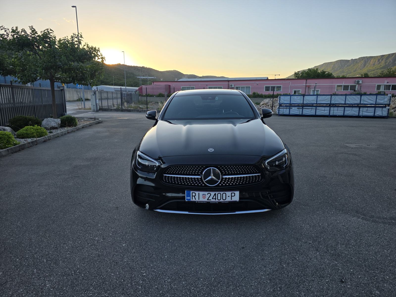 Mercedes-Benz E-klasa 220 4MATIC AMG, Šiber, Widescreen, 19, fotografija 4