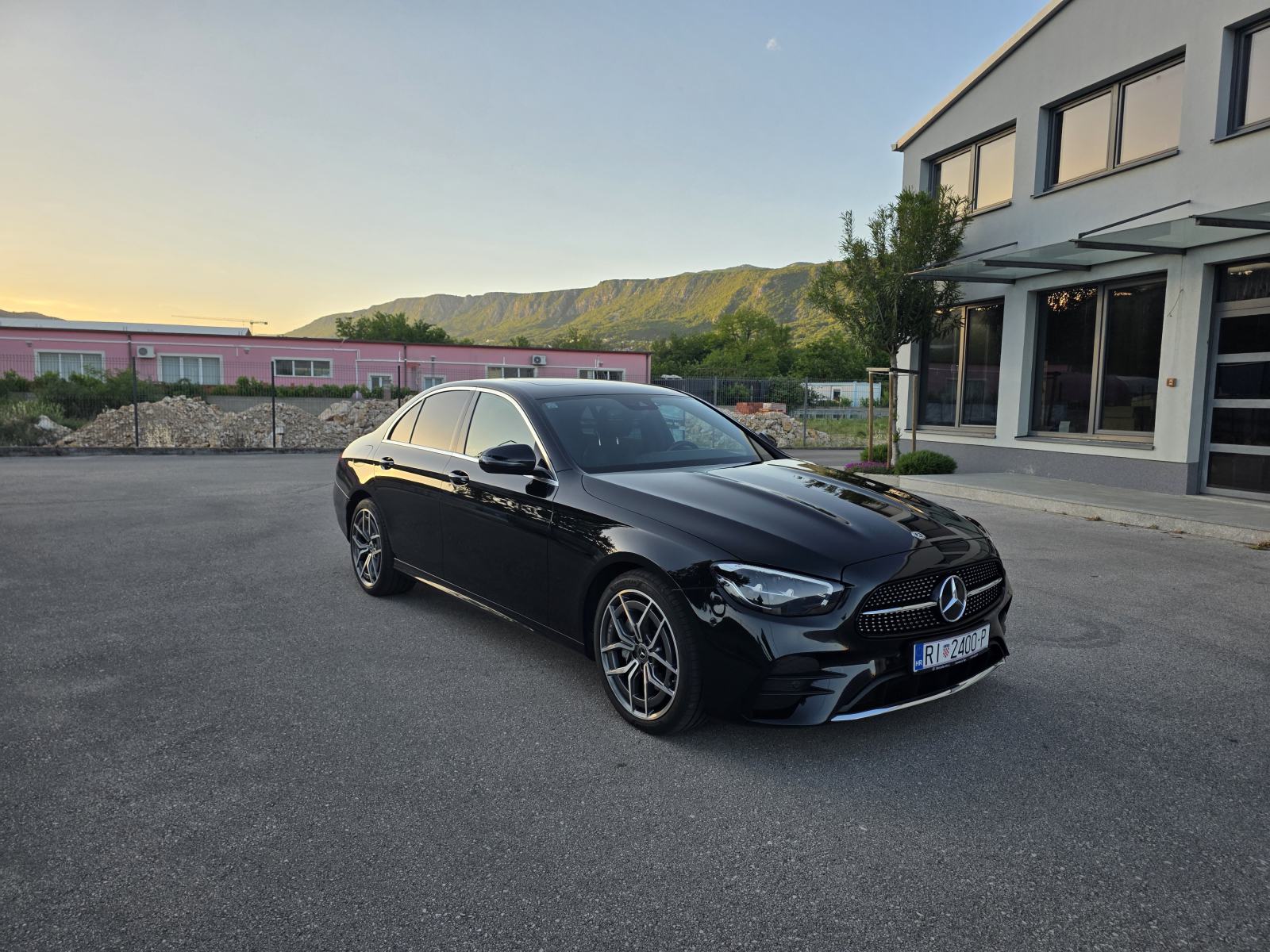 Mercedes-Benz E-klasa 220 4MATIC AMG, Šiber, Widescreen, 19, fotografija 5