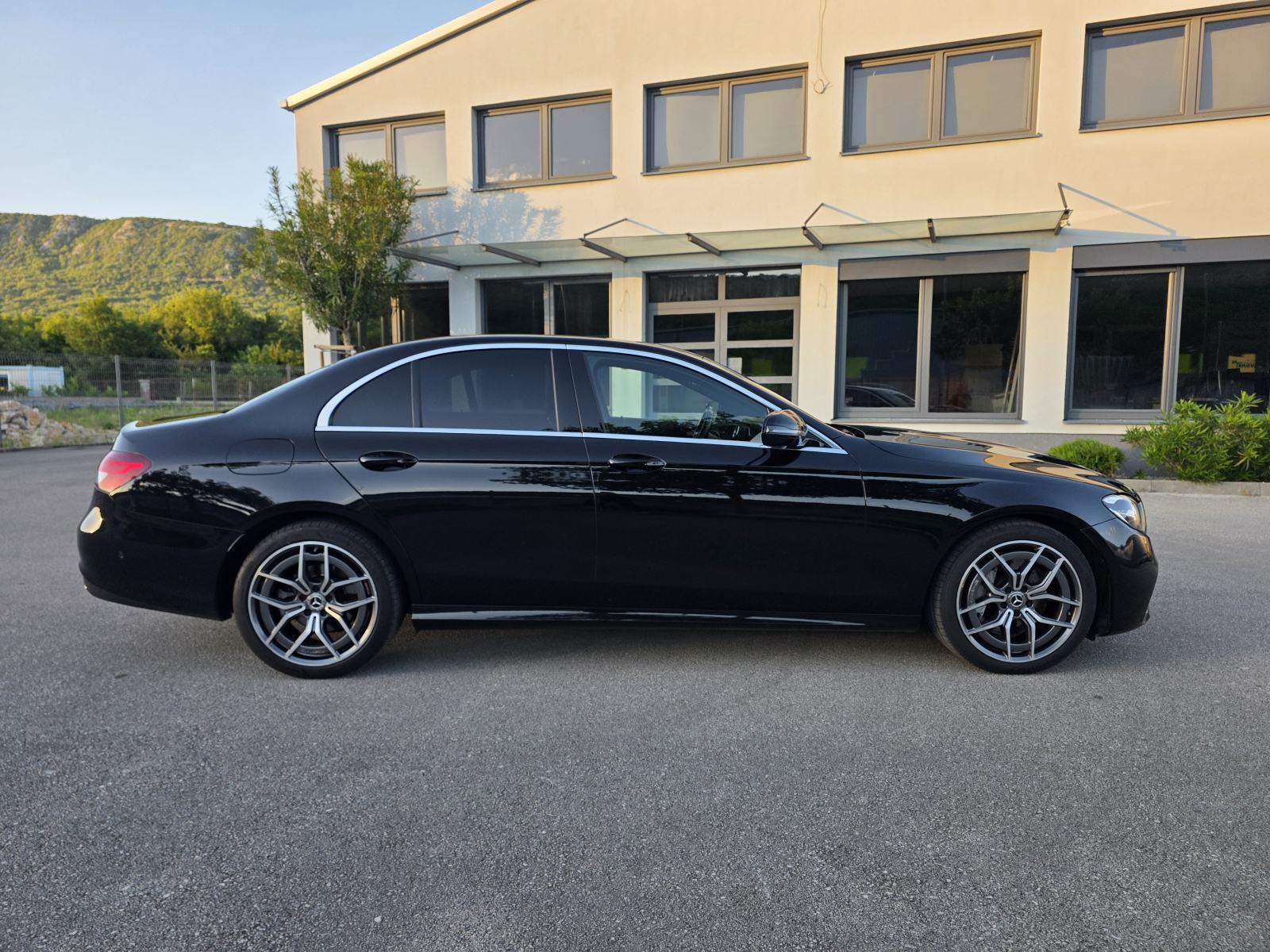 Mercedes-Benz E-klasa 220 4MATIC AMG, Šiber, Widescreen, 19, fotografija 6