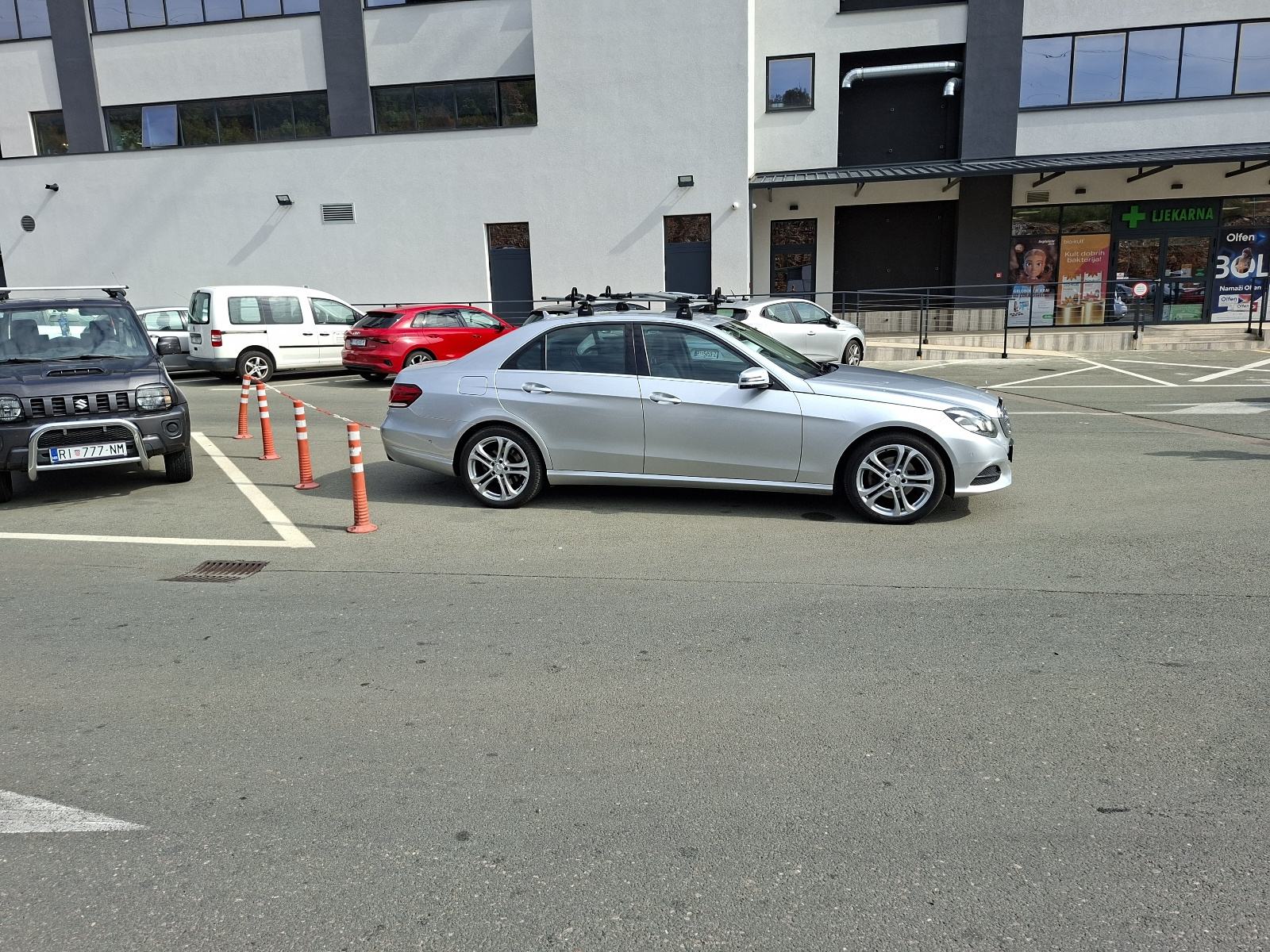 Mercedes-Benz E-klasa 220 BLUETECH mog. zamjena, fotografija 2