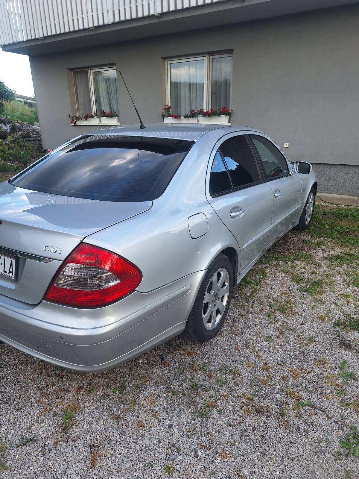 Mercedes-Benz E-klasa 220 CDI automatik, pogled izvana - slika 1
