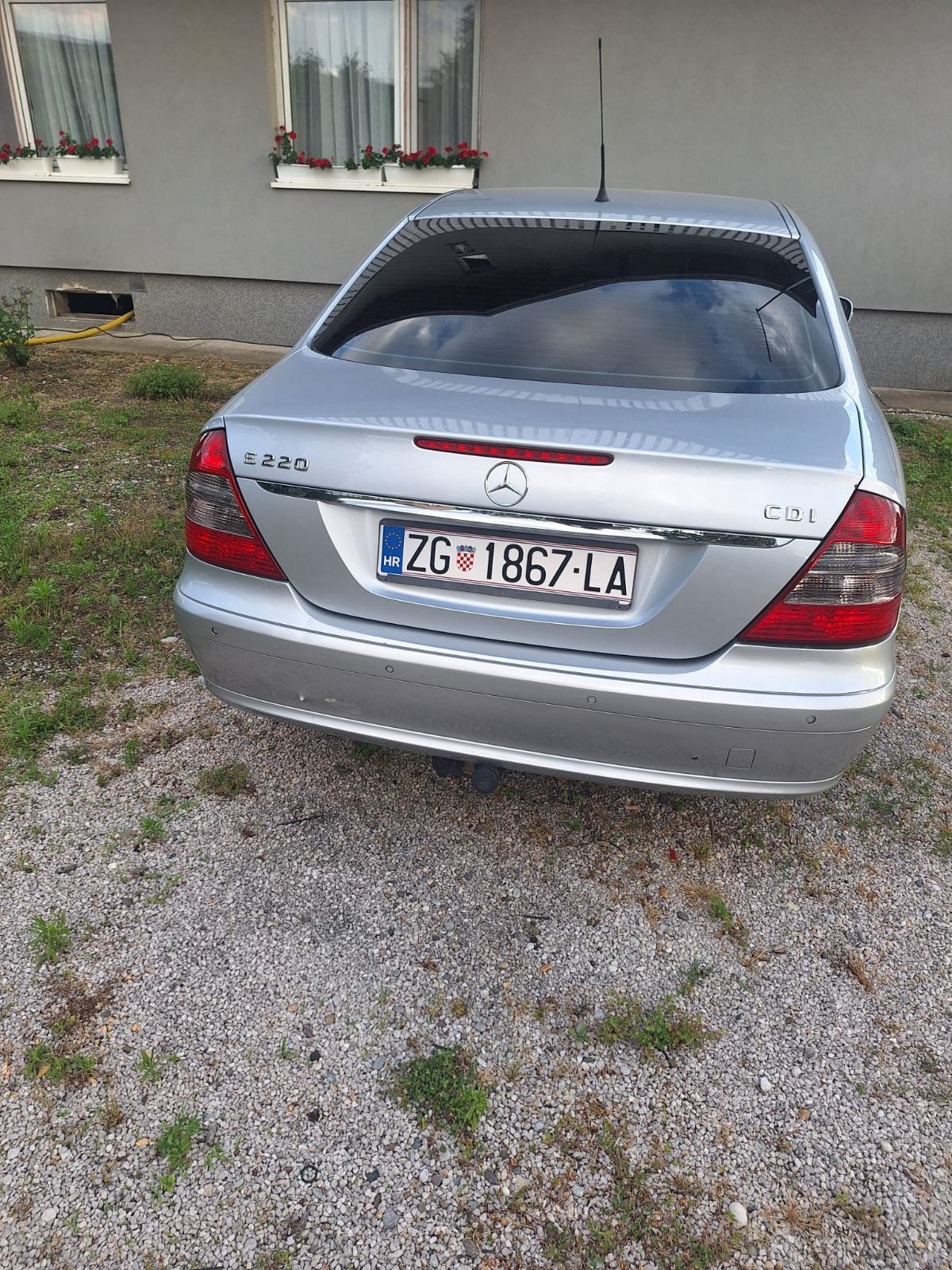Mercedes-Benz E-klasa 220 CDI automatik, pogled izvana - slika 2