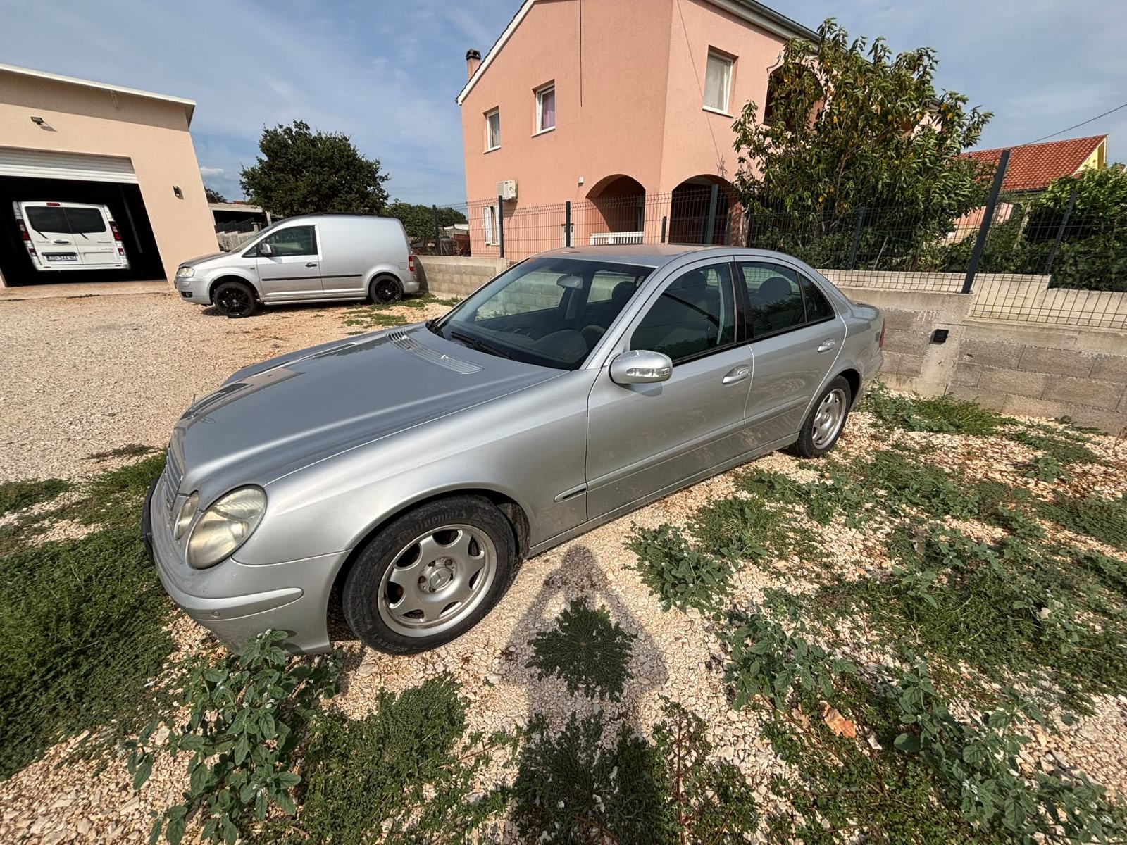 Mercedes-Benz E-klasa 220 CDI automatik, motor u kvaru, fotografija 10