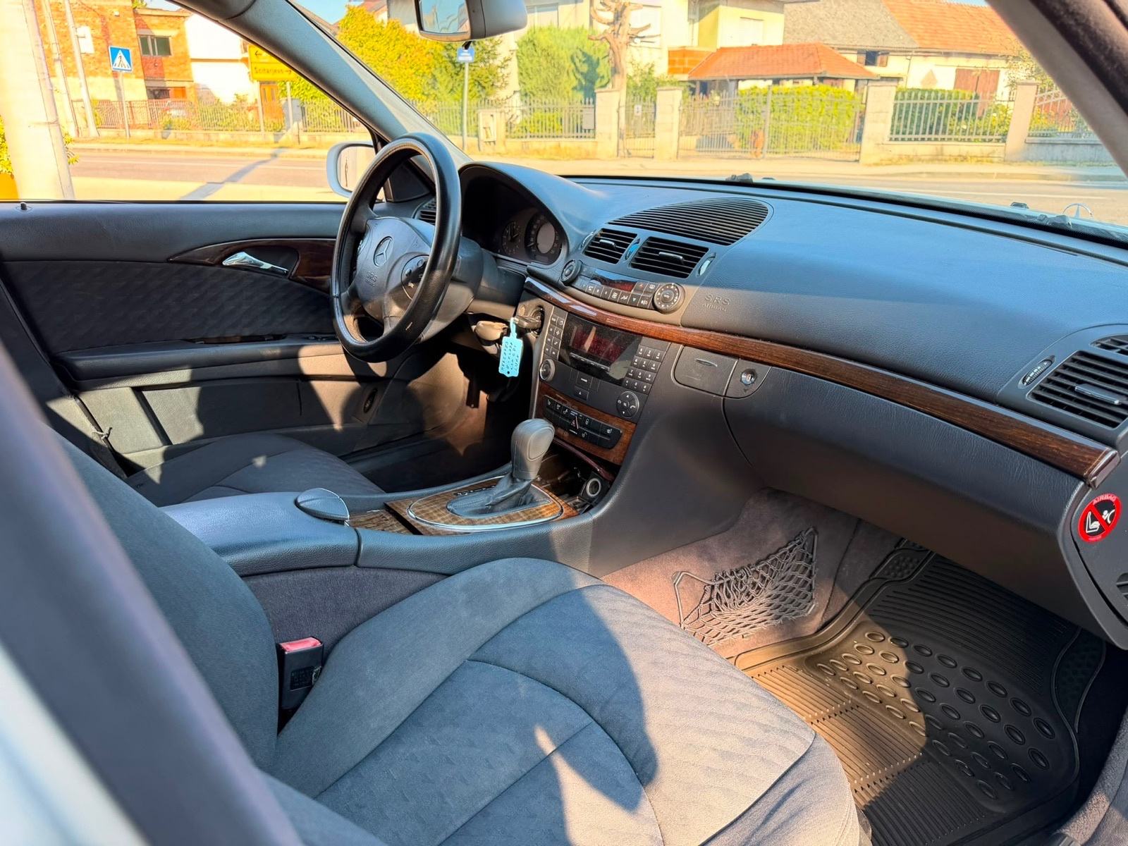 Mercedes-Benz E-klasa 220 CDI automatik, fotografija 6