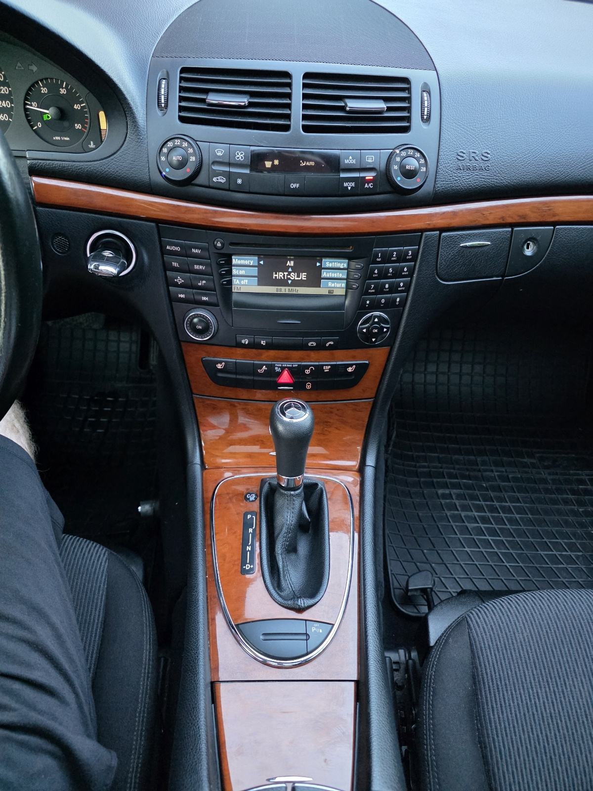 Mercedes-Benz E-klasa 220 CDI automatik, fotografija 15