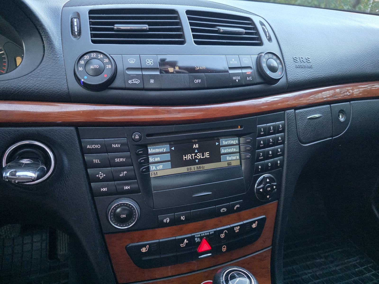 Mercedes-Benz E-klasa 220 CDI automatik, fotografija 17