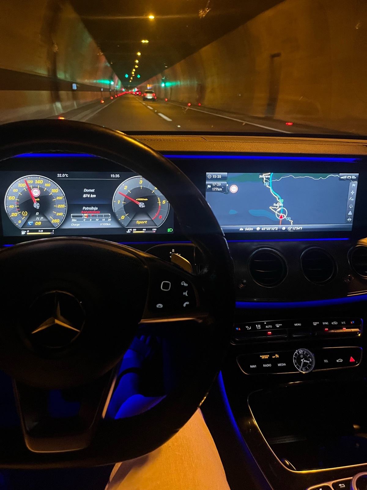 Mercedes-Benz E-klasa 220D AMG, Full LED Virtual F1 Ambient, fotografija 14