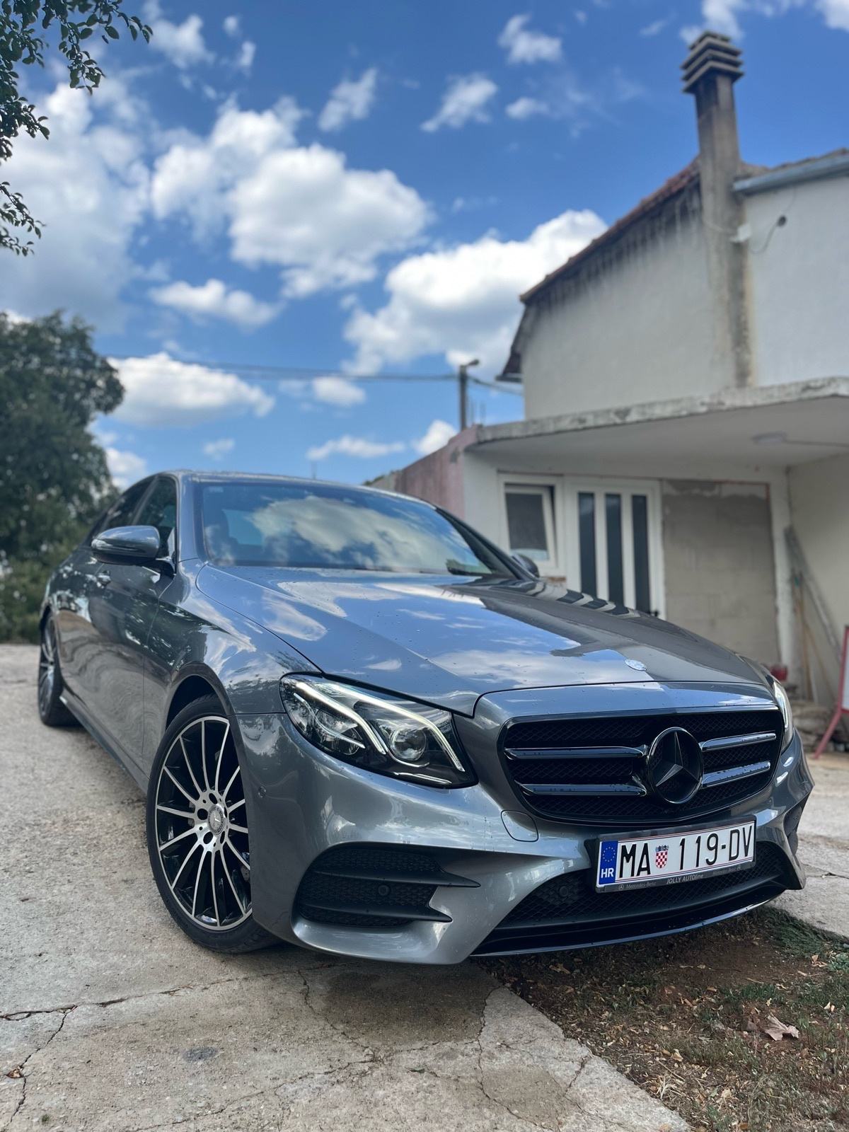 Mercedes-Benz E-klasa 220D AMG, Full LED Virtual F1 Ambient, pogled izvana - slika 4
