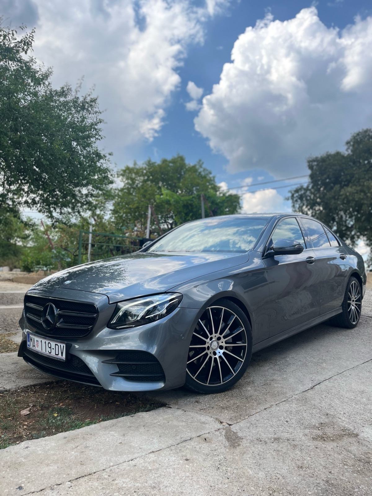 Mercedes-Benz E-klasa 220D AMG, Full LED Virtual F1 Ambient, pogled izvana - slika 5