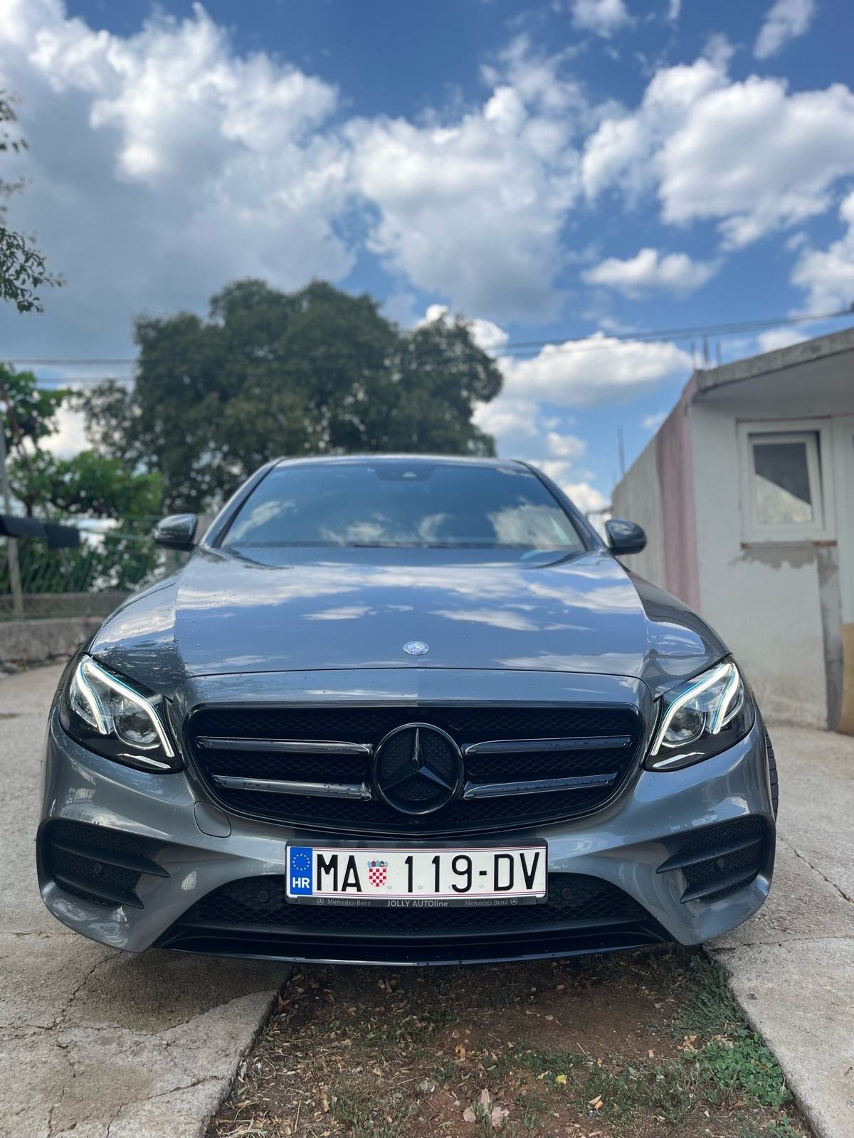 Mercedes-Benz E-klasa 220D AMG, Full LED Virtual F1 Ambient, pogled izvana - slika 3
