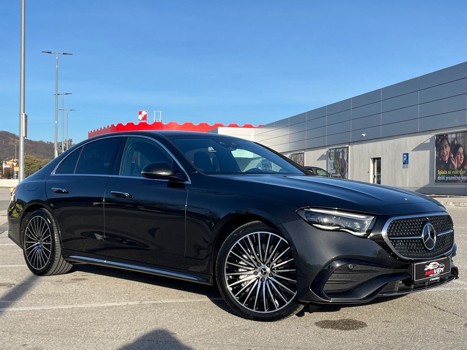 Mercedes-Benz E-klasa 220 d 4MATIC AMG -ZRAČNI-SUPERSCREEN-360” KAMERA, fotografija 2