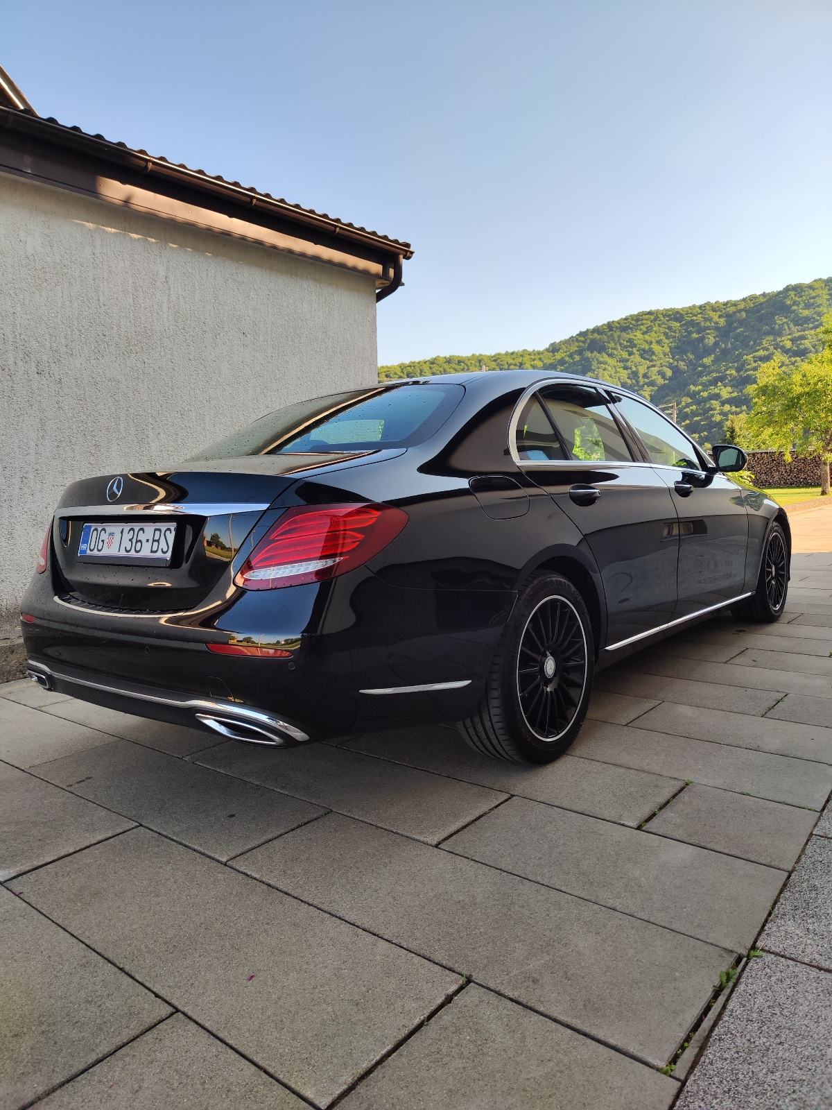 Mercedes-Benz E-klasa 220 D AMG 1god reg, fotografija 3