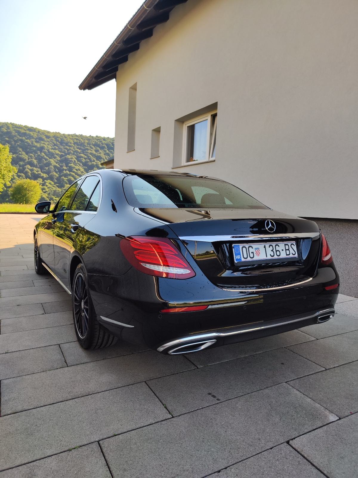 Mercedes-Benz E-klasa 220 D AMG 1god reg, fotografija 4