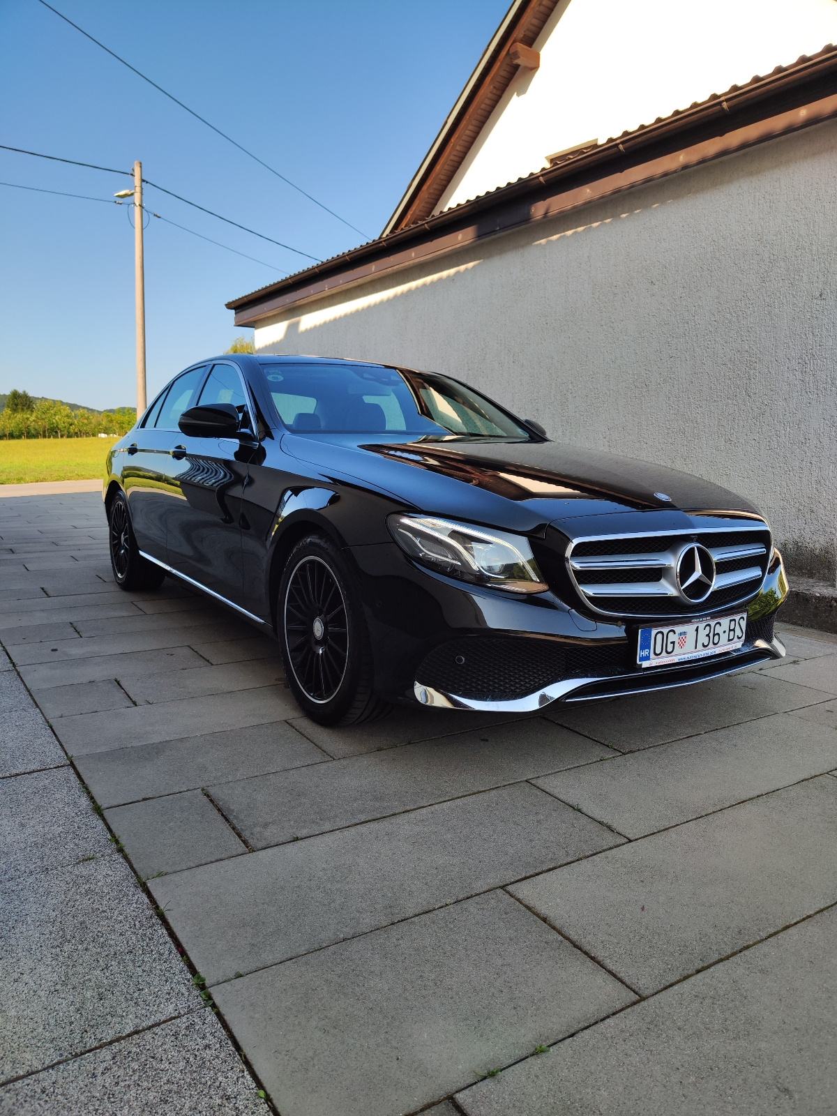 Mercedes-Benz E-klasa 220 D AMG 1god reg, fotografija 2