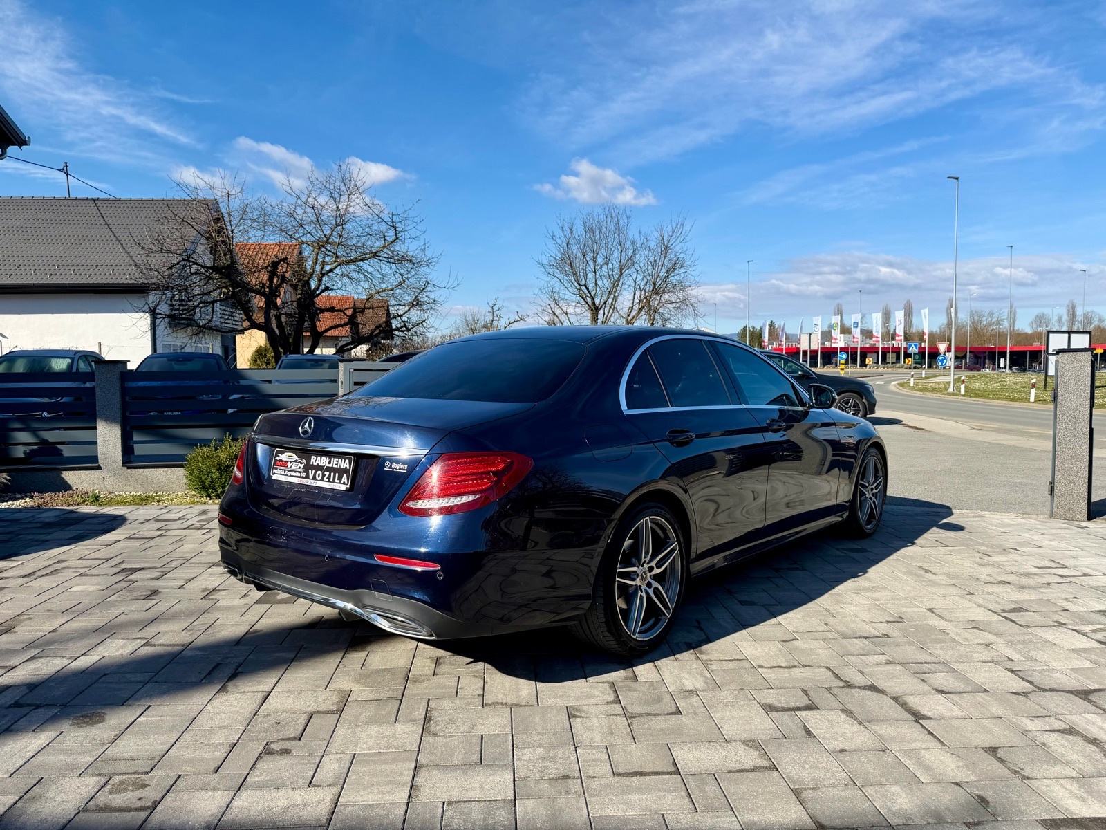 Mercedes-Benz E-klasa 220 D AMG-WIDESCREEN-360” KAMERA-KUKA-2019 God., fotografija 5