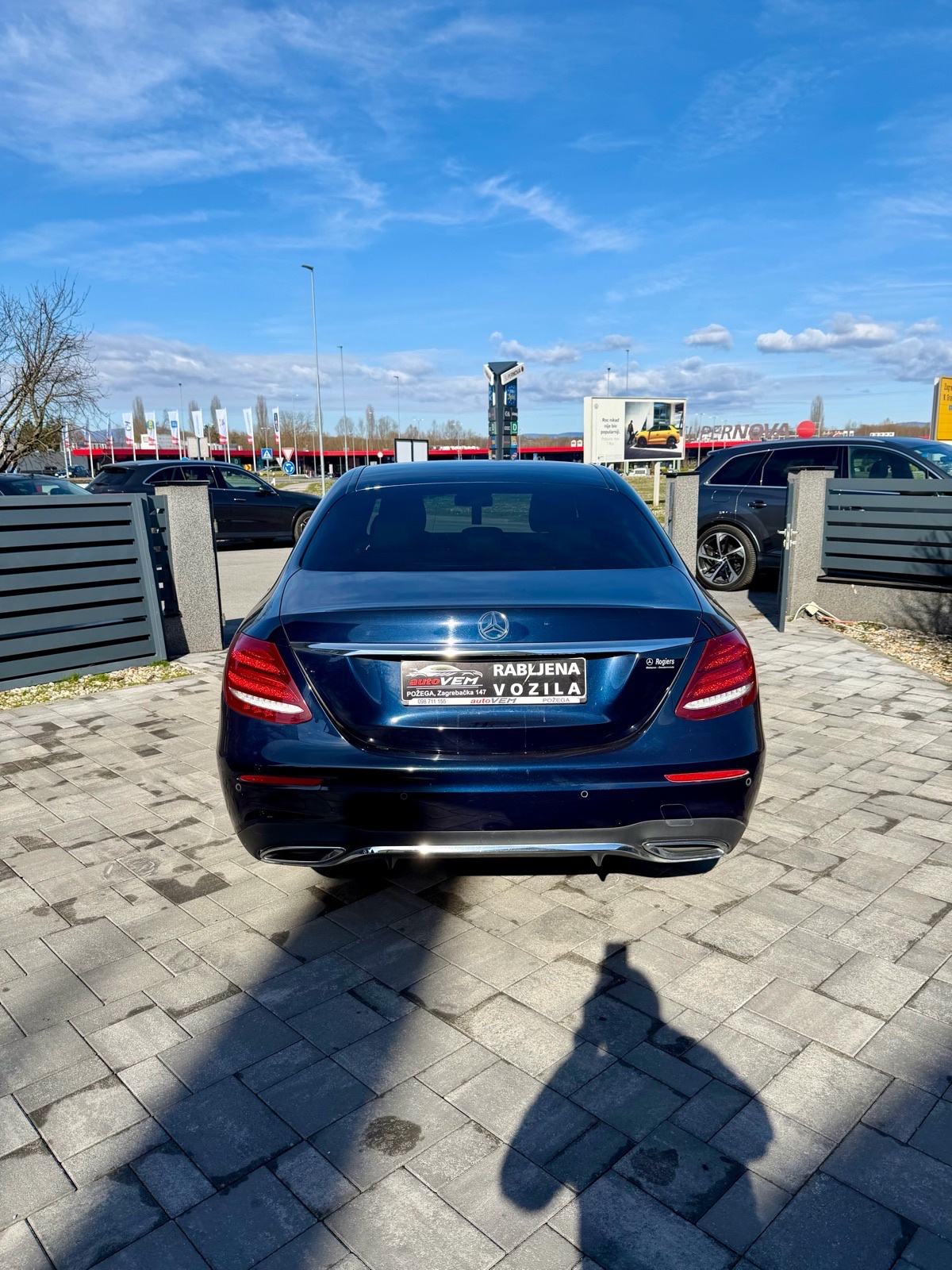 Mercedes-Benz E-klasa 220 D AMG-WIDESCREEN-360” KAMERA-KUKA-2019 God., fotografija 7