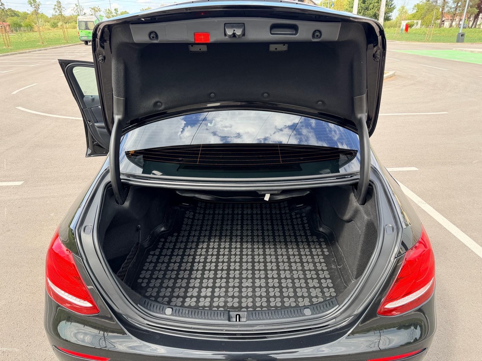 Mercedes-Benz E-klasa 220 D automatik 4matic, fotografija 19