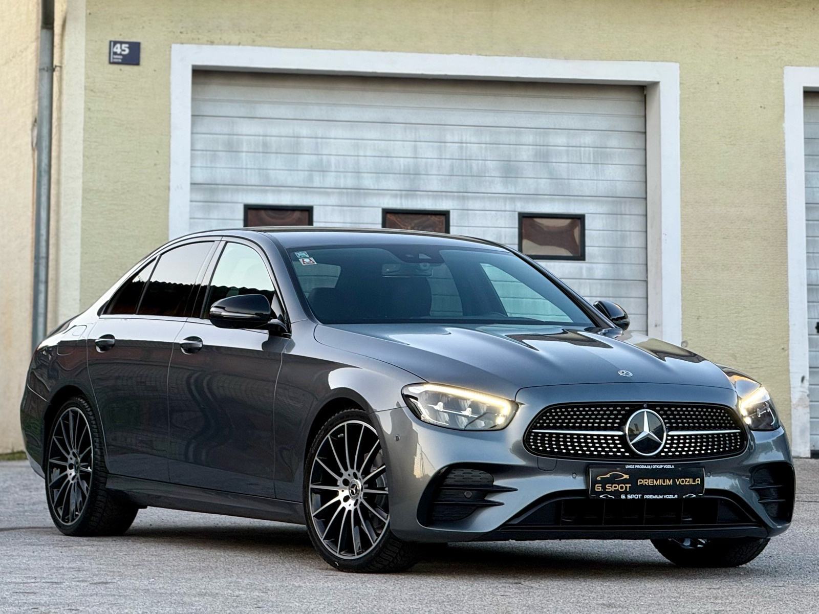 Mercedes-Benz E-klasa 220 D *AUTOMATIK*AMG*NIGHT*WIDESCREEN*360KAM*PDV, fotografija 2