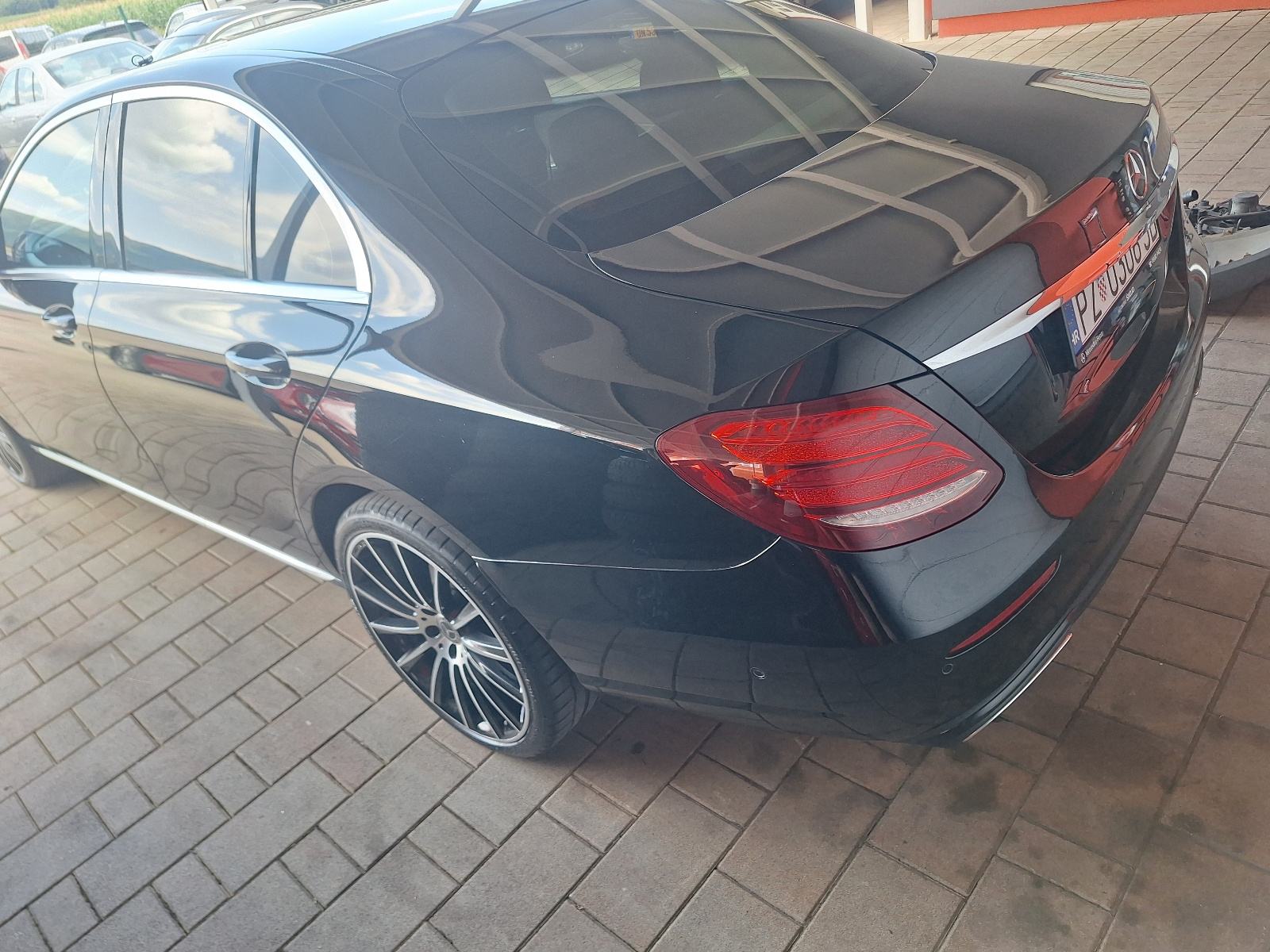 Mercedes-Benz E-klasa 220 D automatik avangard, fotografija 3