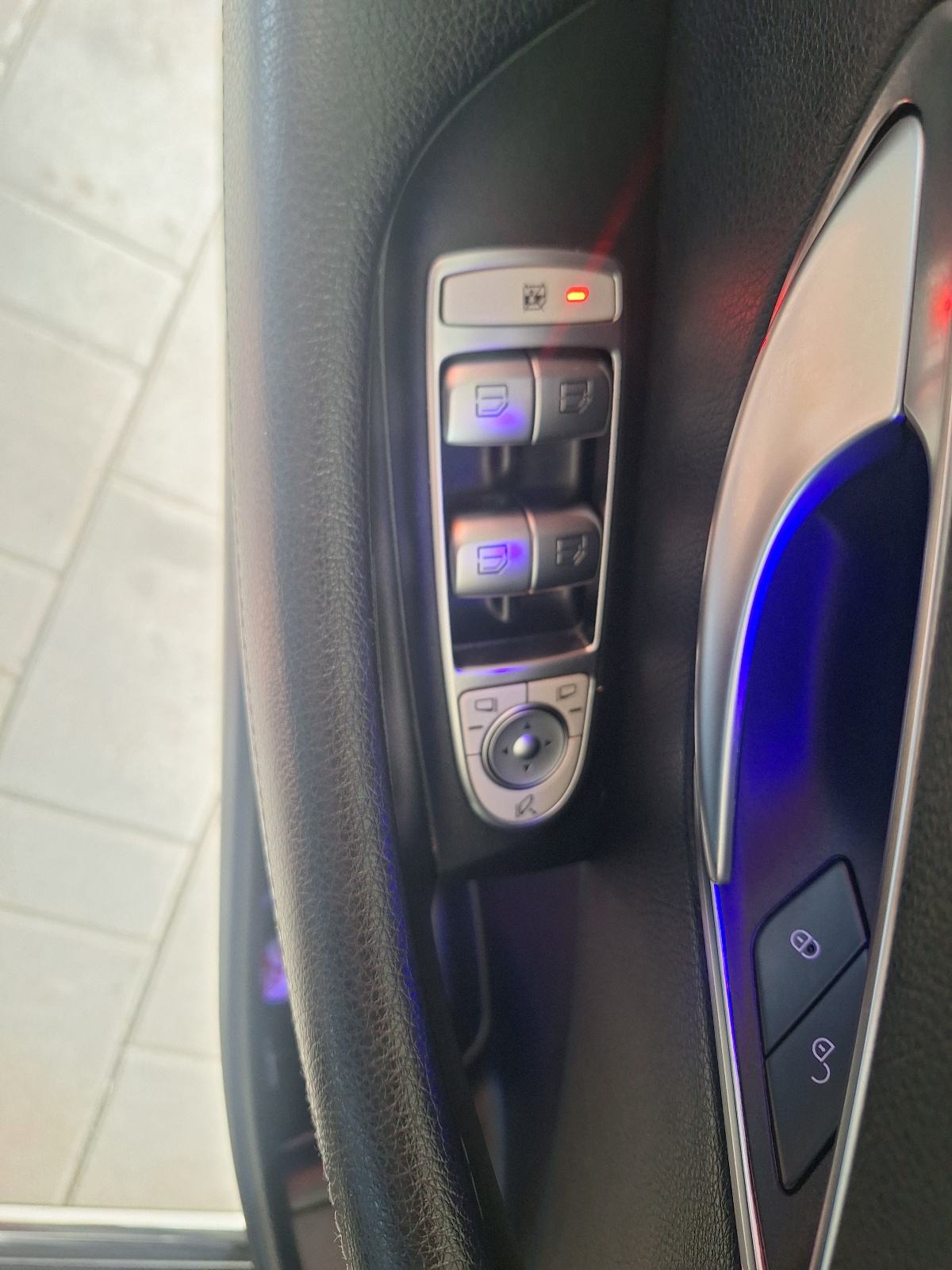 Mercedes-Benz E-klasa 220 D automatik avangard, fotografija 10